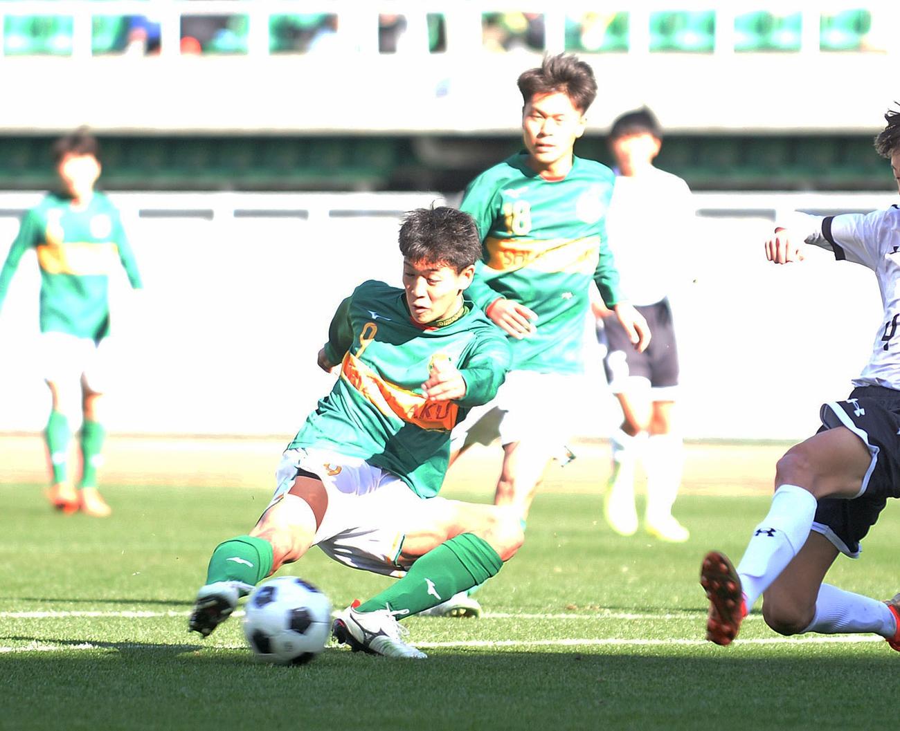 後半、追加点を決める静岡学園FW大木