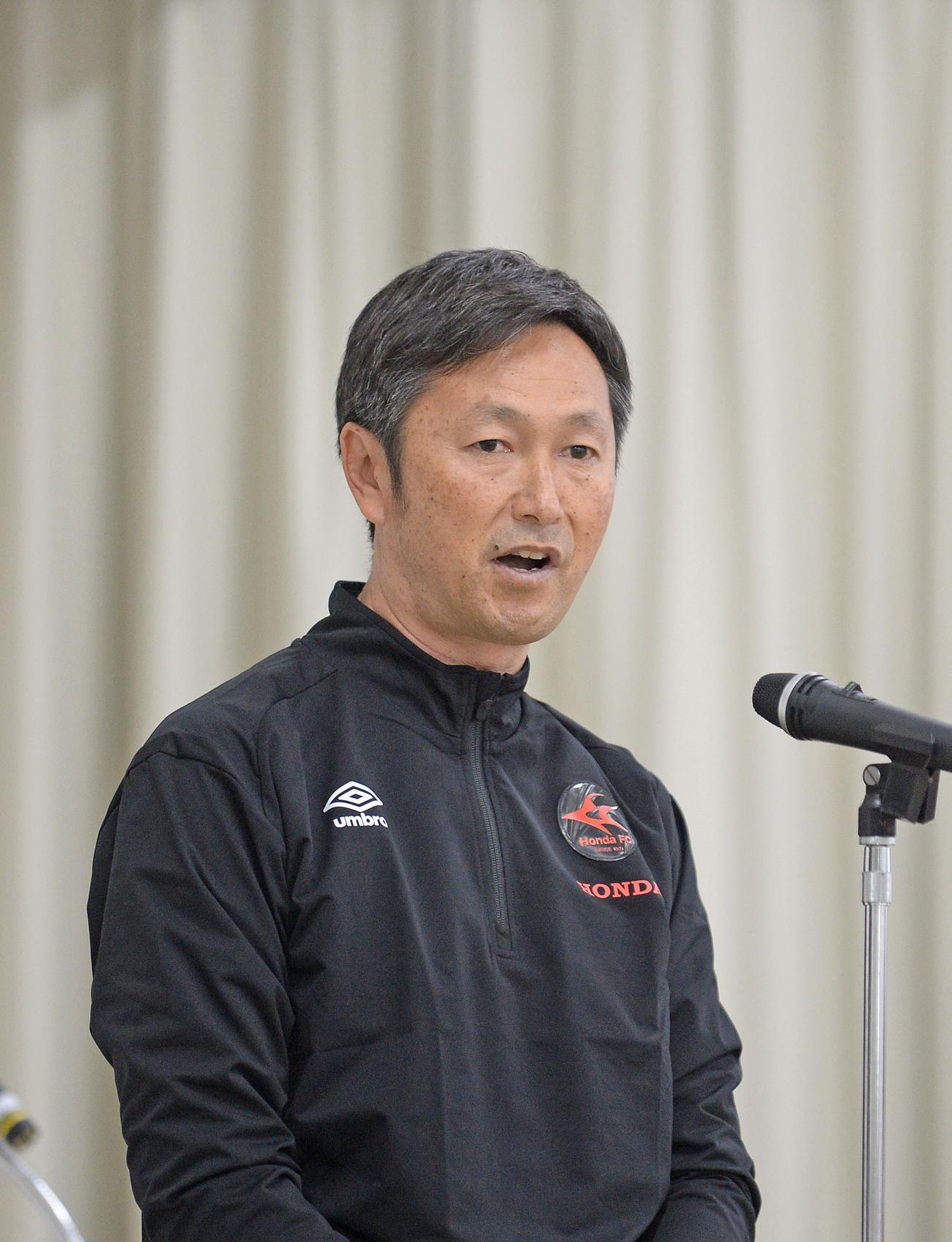今季の抱負を語るホンダFCの小林監督