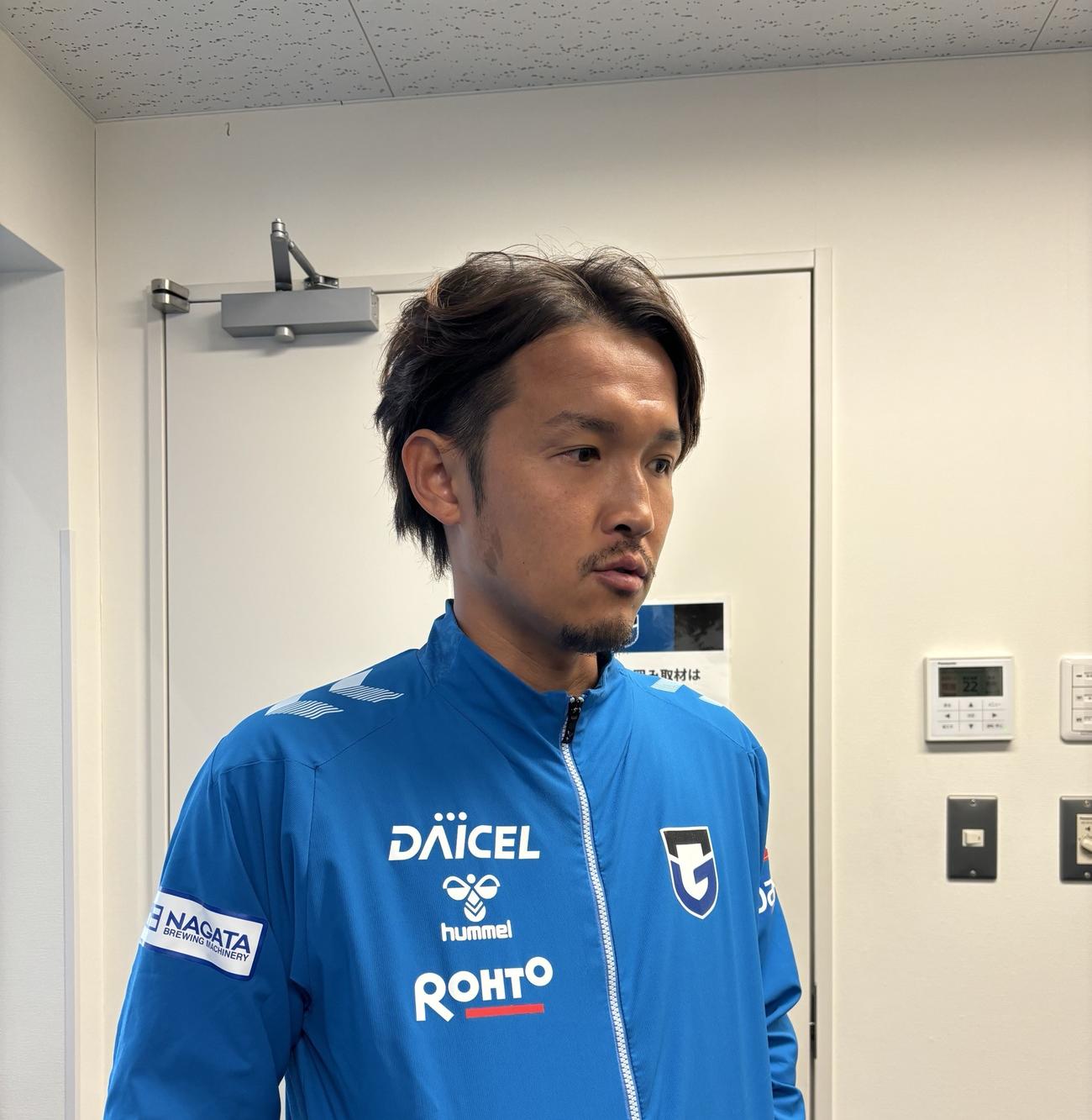 2月3日の練習後に取材対応するG大阪FW宇佐美（撮影・永田淳）