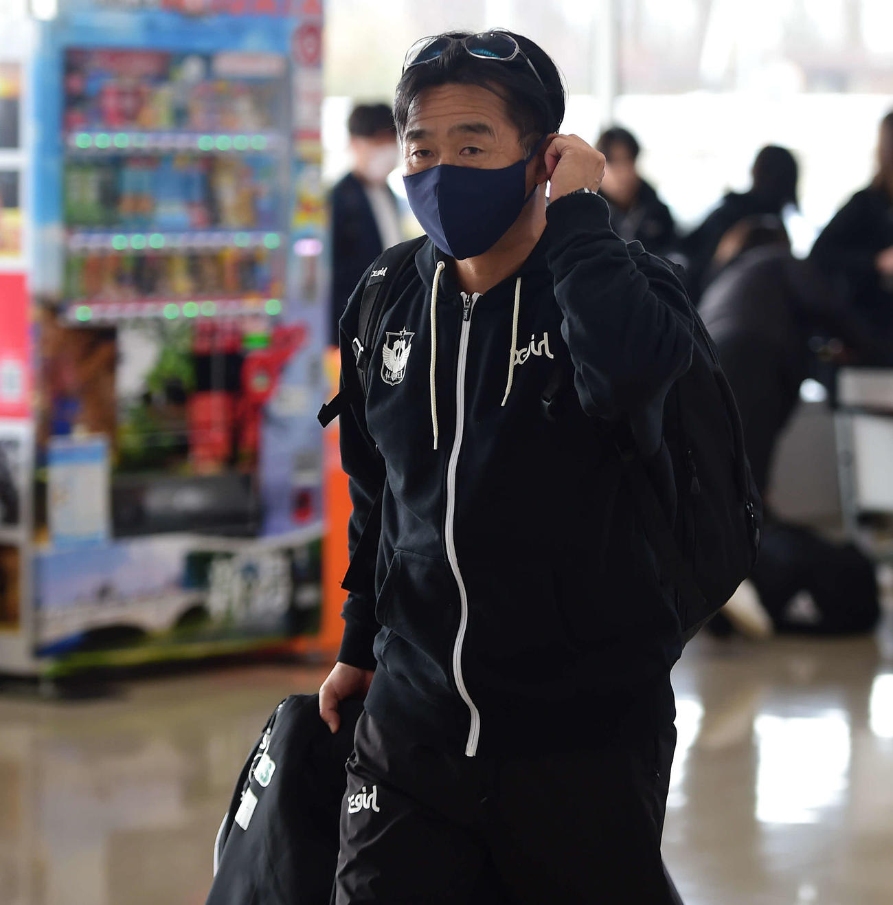 沖縄に向かう新潟レディース橋川監督