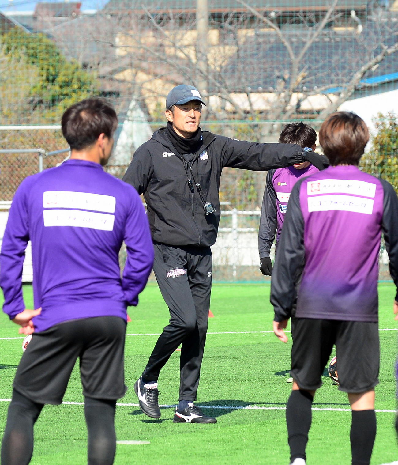 指示を出す藤枝須藤監督