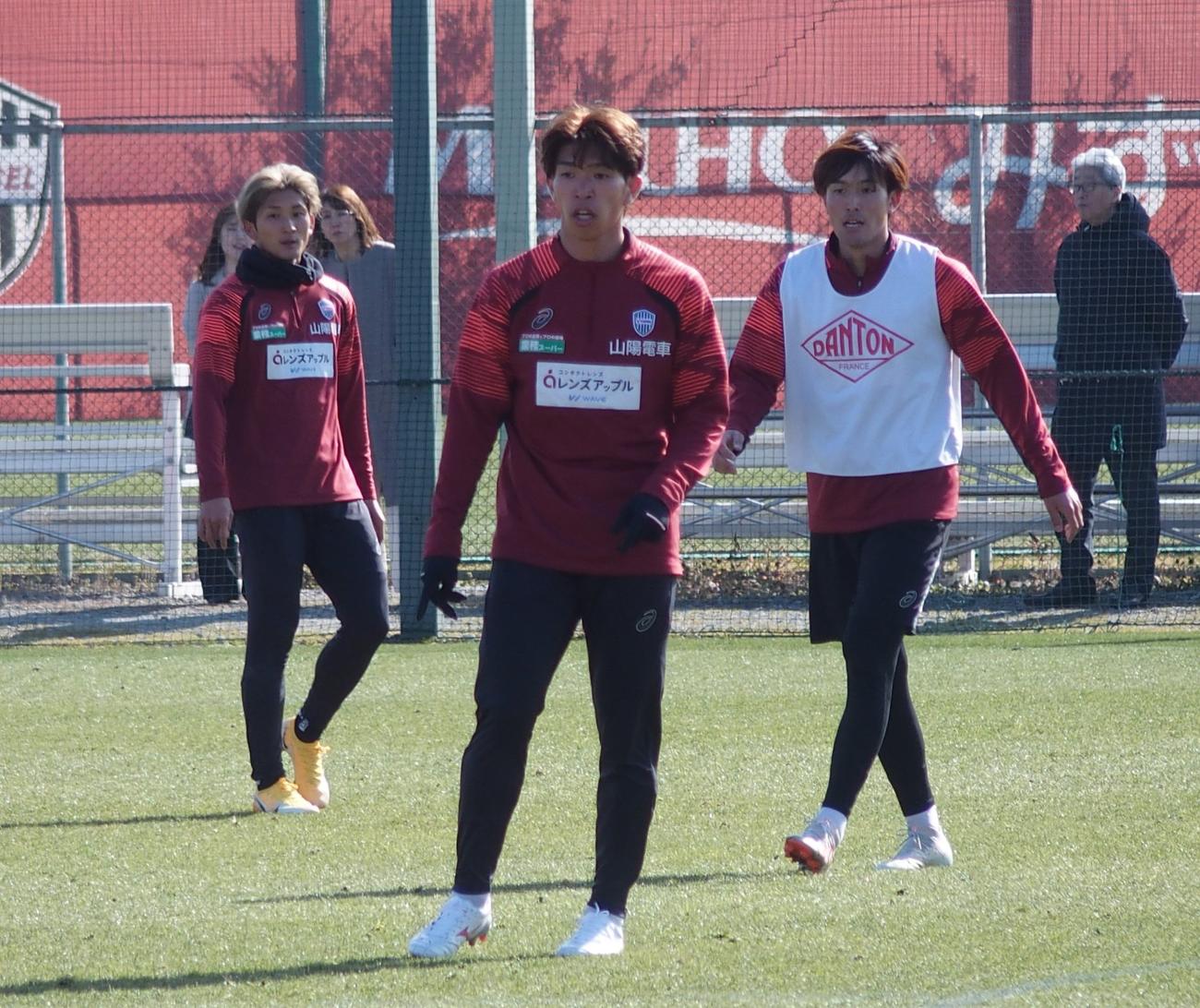 メディア公開練習でパスを要求する神戸FW宮代大聖（撮影・永田淳）