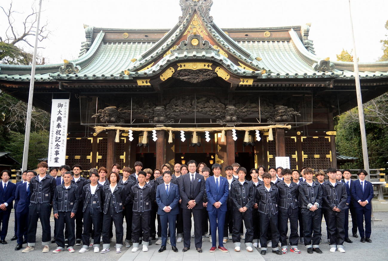 必勝祈願を行った沼津の関係者