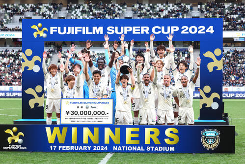 神戸対川崎F　試合に勝利し歓喜する川崎F（撮影・足立雅史）