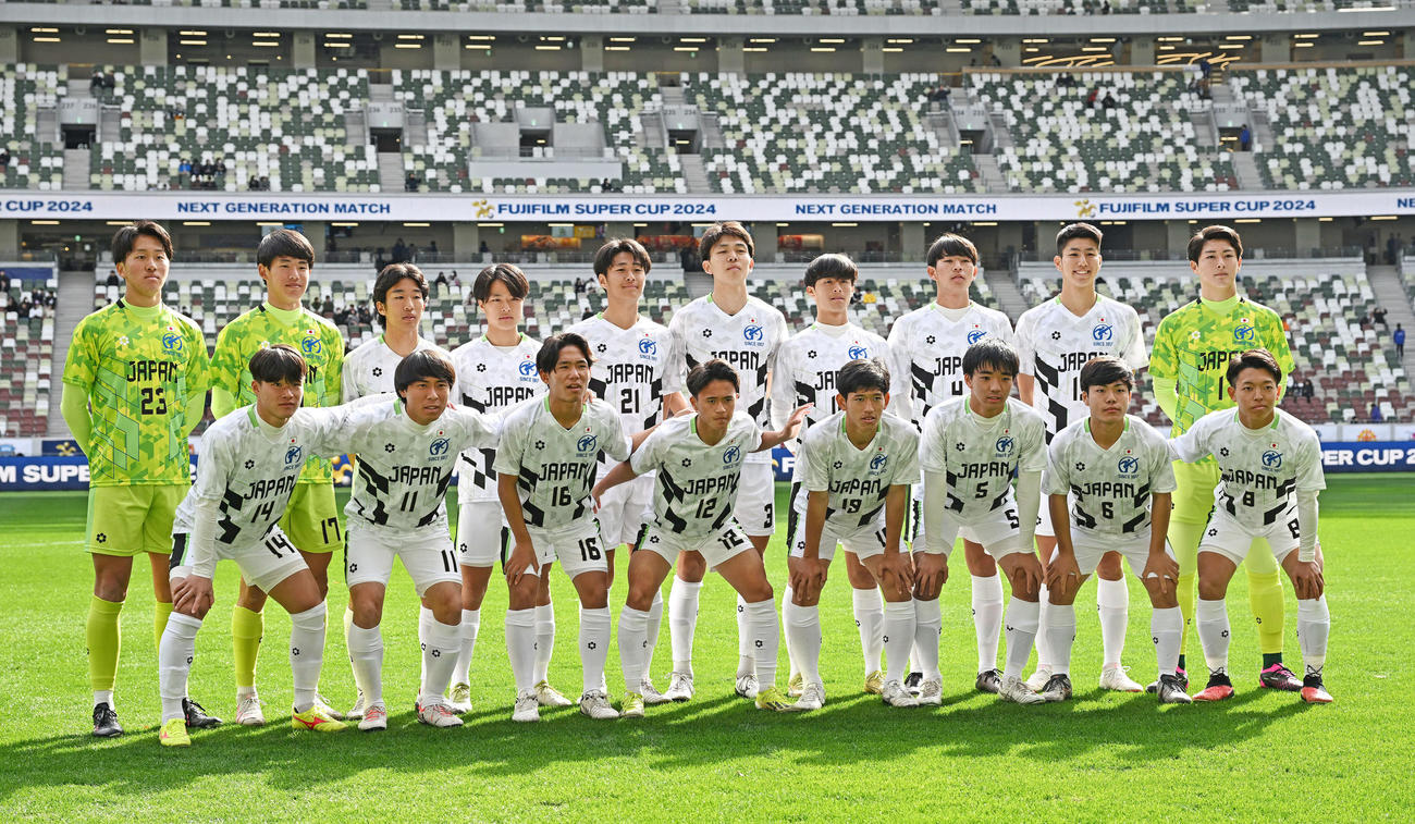 神戸U－18対高校選抜　試合に臨む高校選抜の選手たち（撮影・滝沢徹郎）