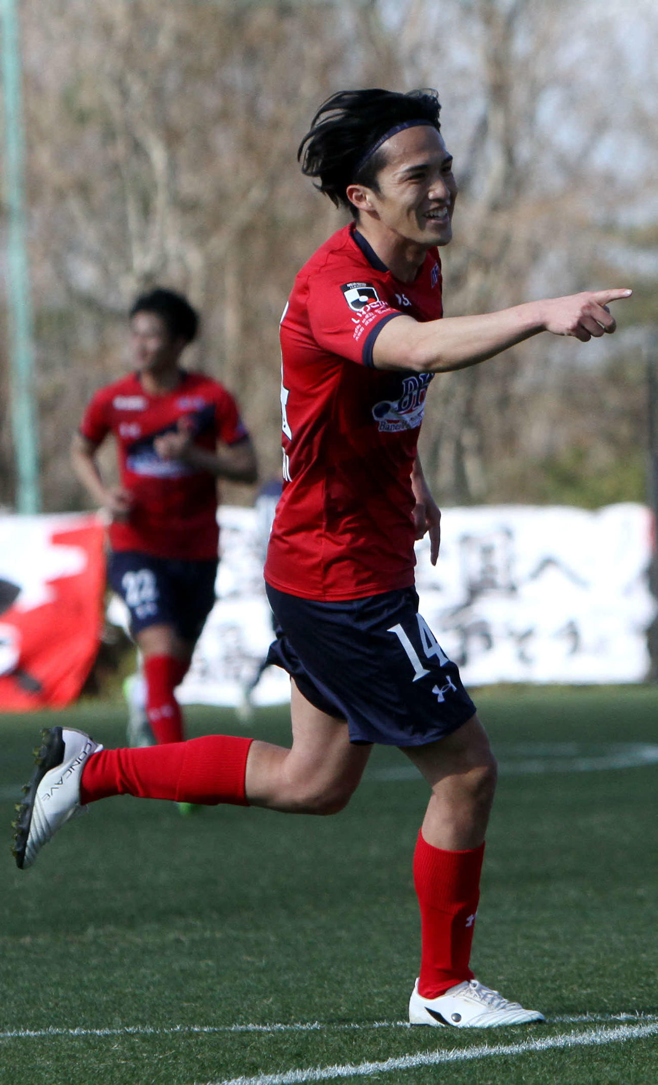 いわき対福島　前半13分、先制ゴールを喜ぶMF山口（撮影・木村有優）
