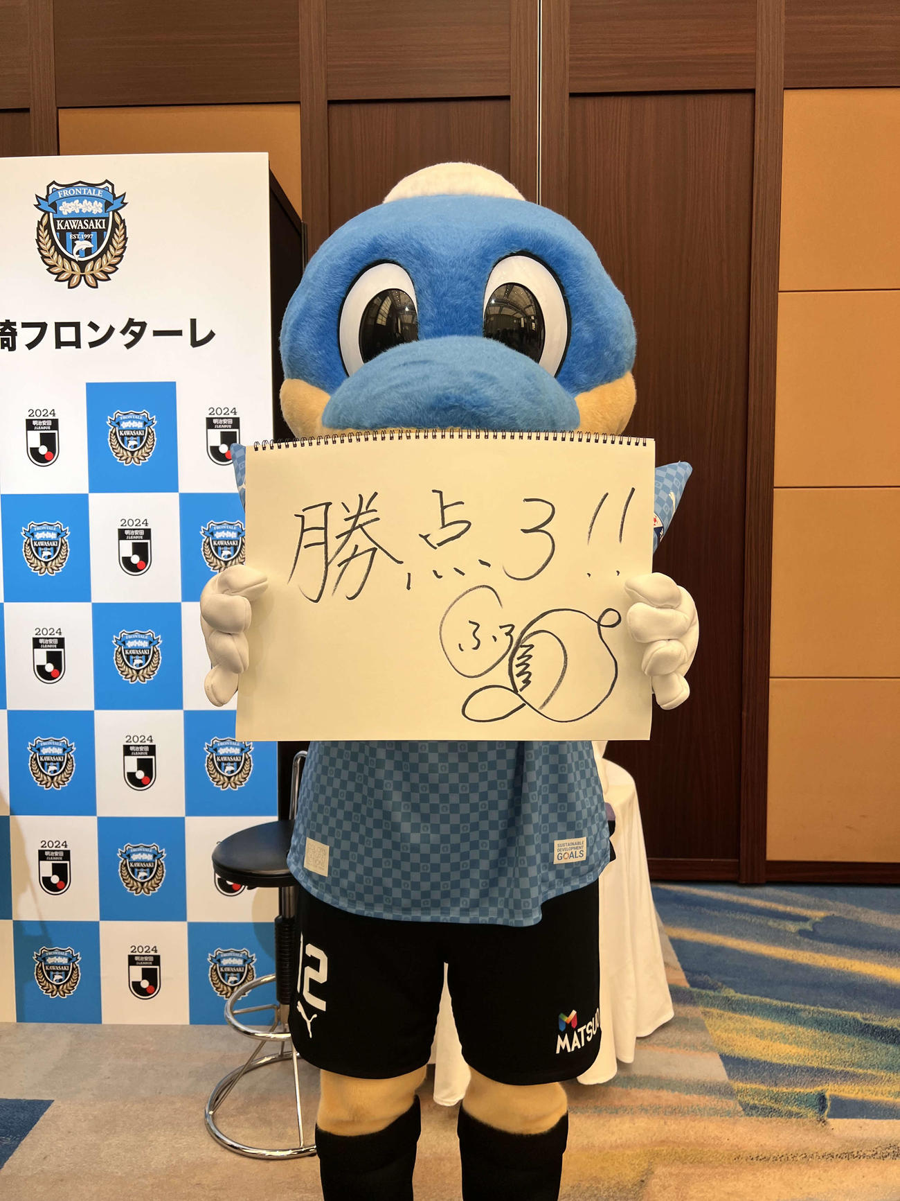 Jリーグ開幕PRイベントに出席した川崎フロンターレのマスコット「ふろん太」（撮影・佐藤成）
