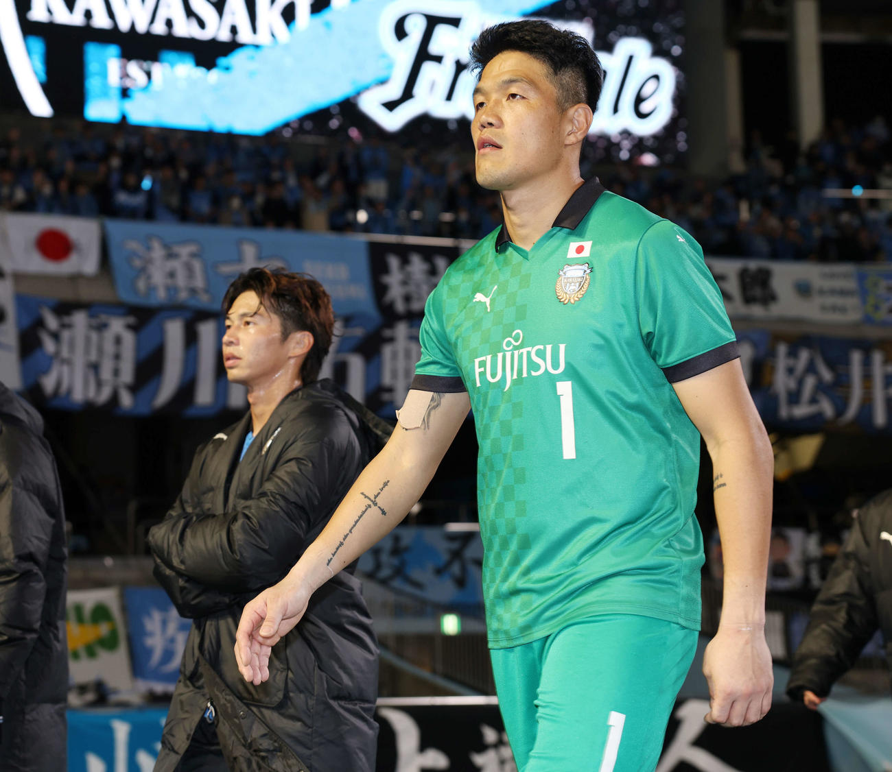川崎F対山東　ACL決勝トーナメント1回戦で敗退し、厳しい表情の川崎FのGKチョン・ソンリョン（撮影・宮地輝）
