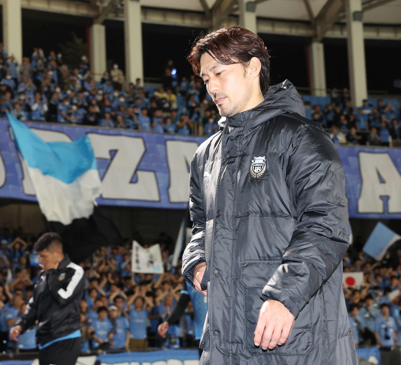 川崎F対山東　ACL決勝トーナメント1回戦で敗退し、厳しい表情の川崎F家長（撮影・宮地輝）