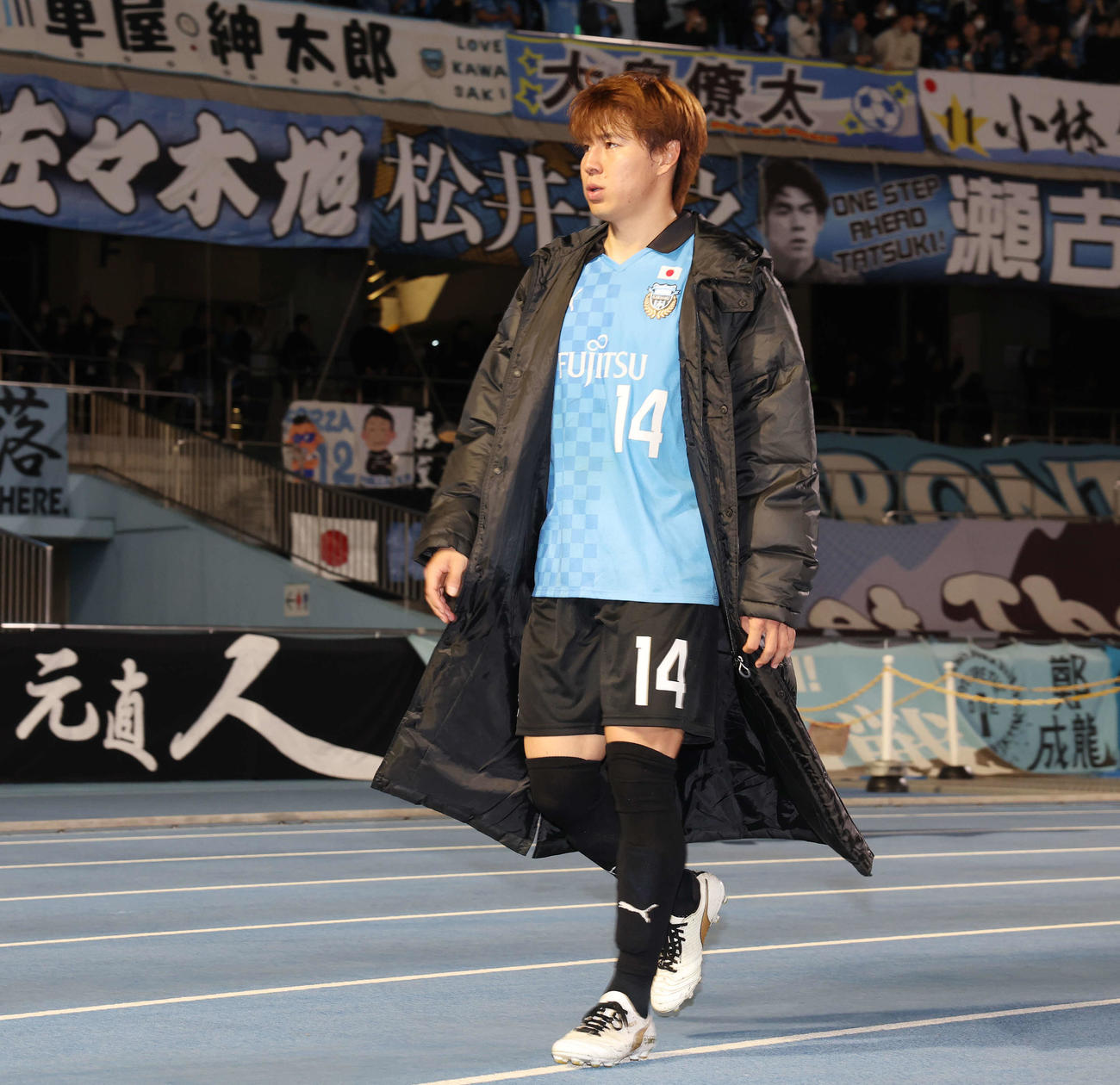 川崎F対山東　ACL決勝トーナメント1回戦で敗退し、厳しい表情の川崎F脇坂（撮影・宮地輝）