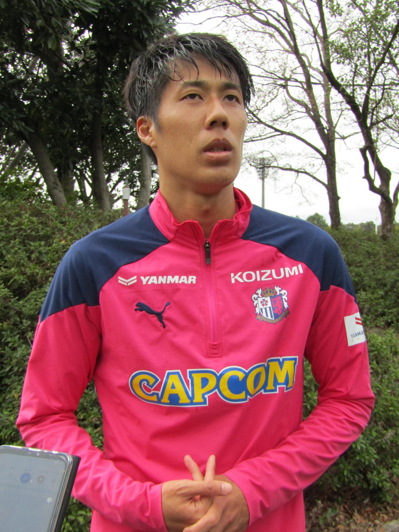 取材に応じるC大阪田中