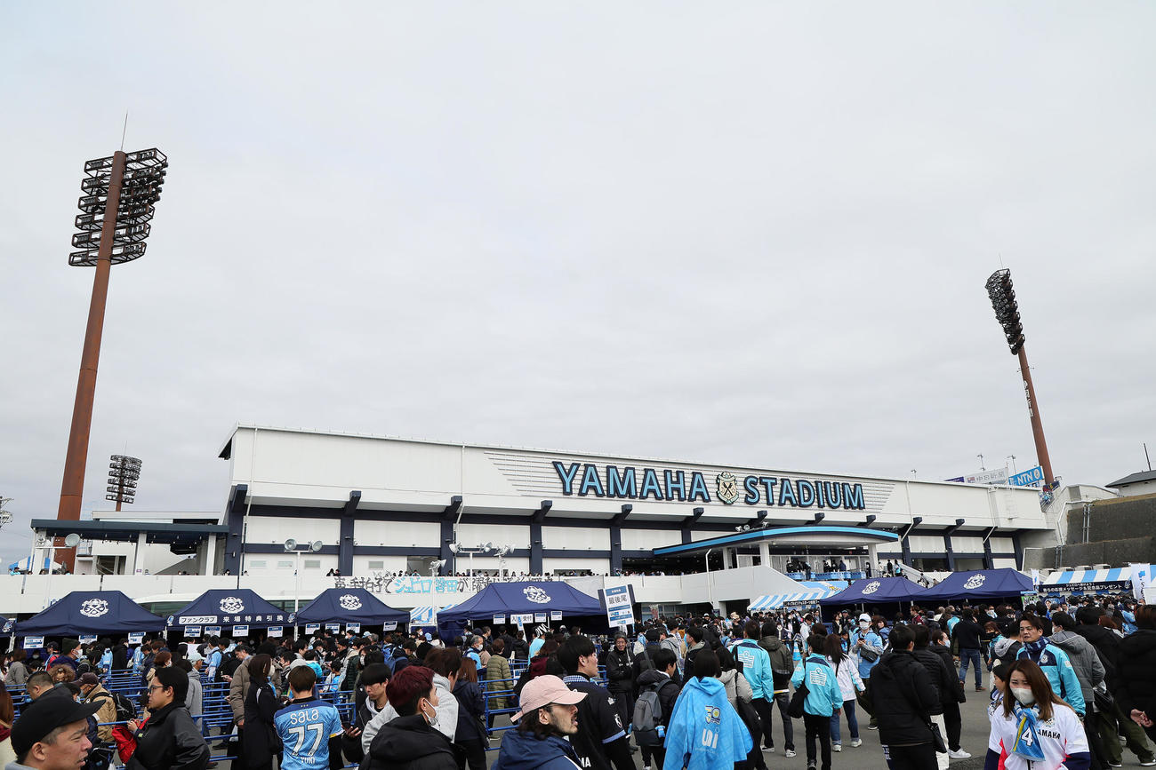 本拠地で開幕を迎えた磐田のヤマハスタジアム（撮影・足立雅史）