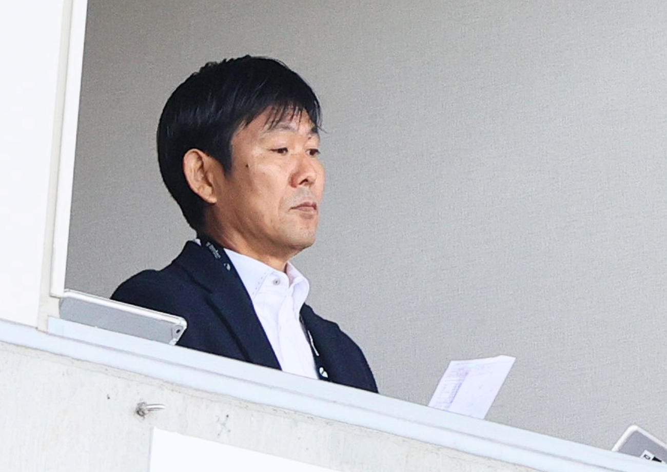 C大阪対東京　試合を視察するサッカー日本代表の森保監督（撮影・上山淳一）