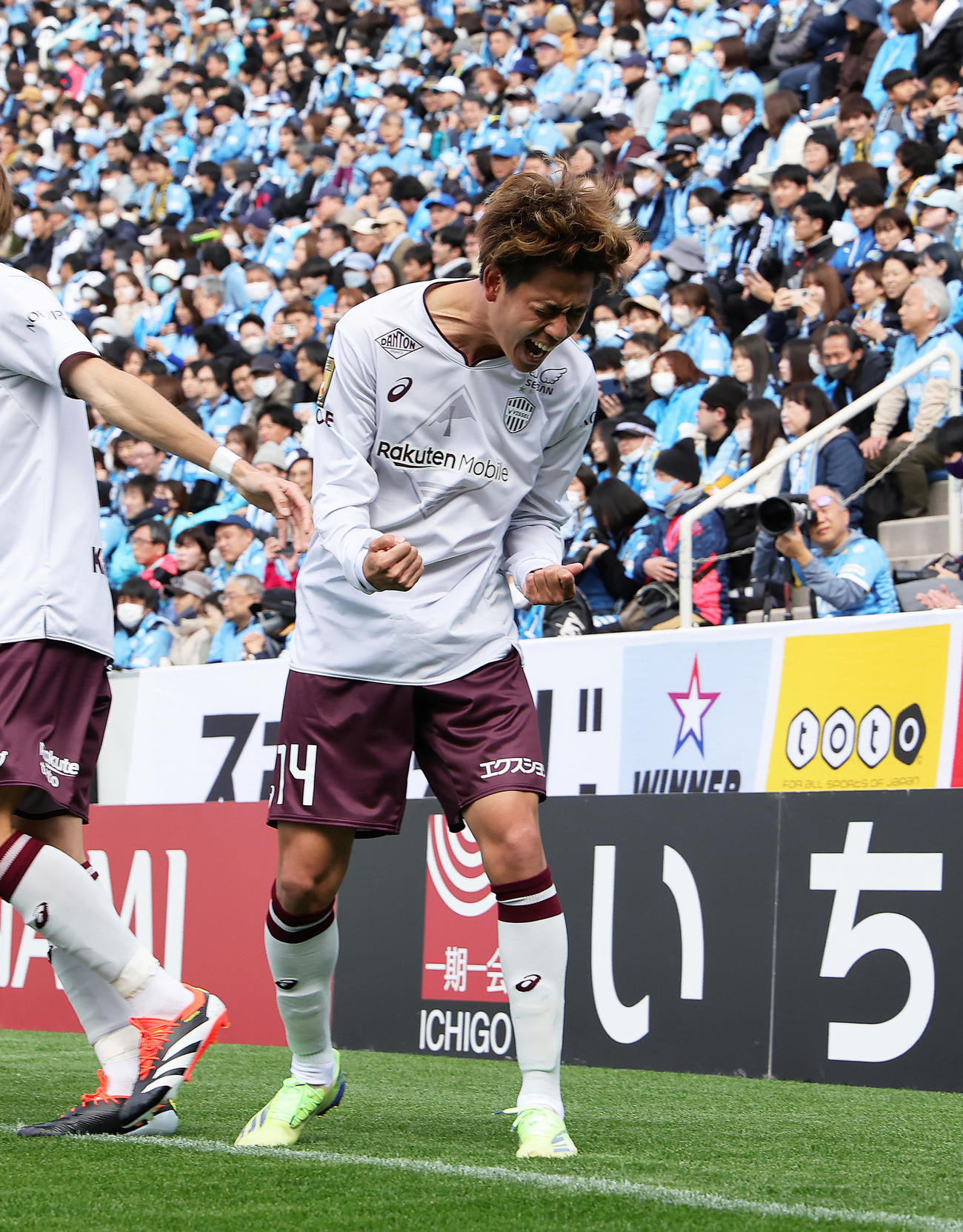 磐田対神戸　前半、先制ゴールを決め雄たけびを上げる神戸汰木（撮影・足立雅史）