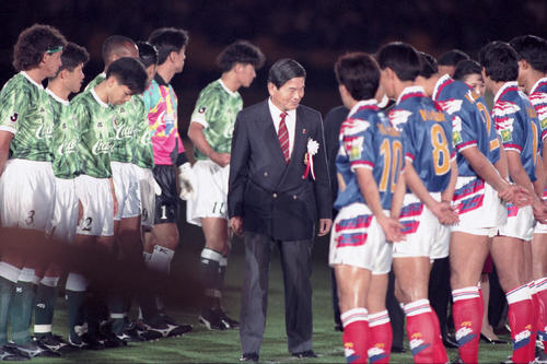 93年5月、両イレブンを激励する川淵三郎チェアマン