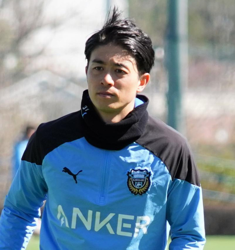 練習に取り組む川崎フロンターレDFファンウェルメスケルケン際（撮影・佐藤成）
