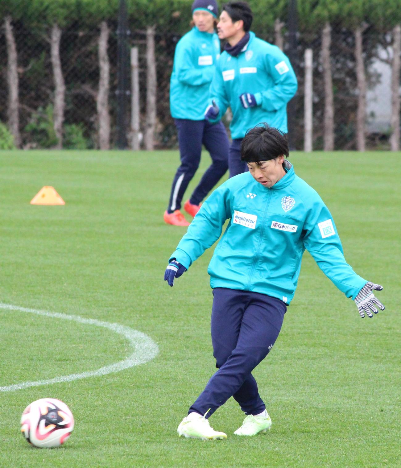 練習する福岡MF紺野和也（撮影・菊川光一）