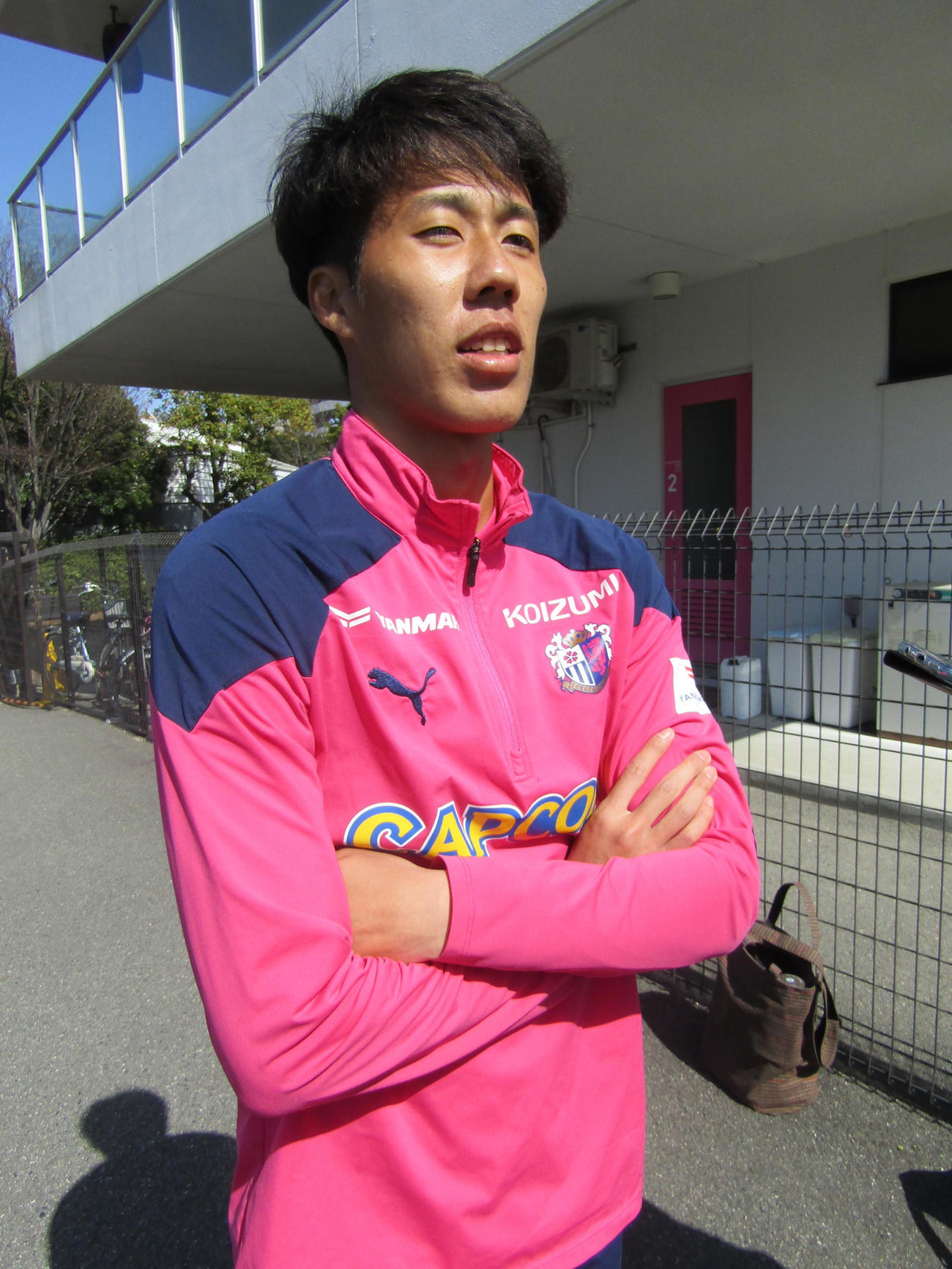 取材に応じるC大阪田中