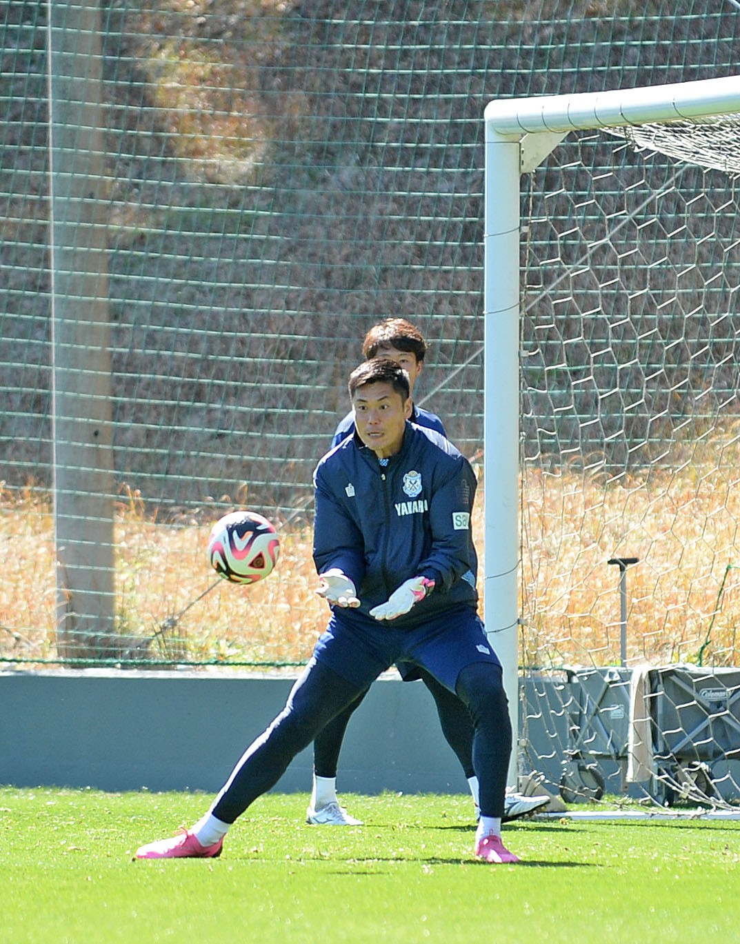 キャッチング練習に励む磐田川島