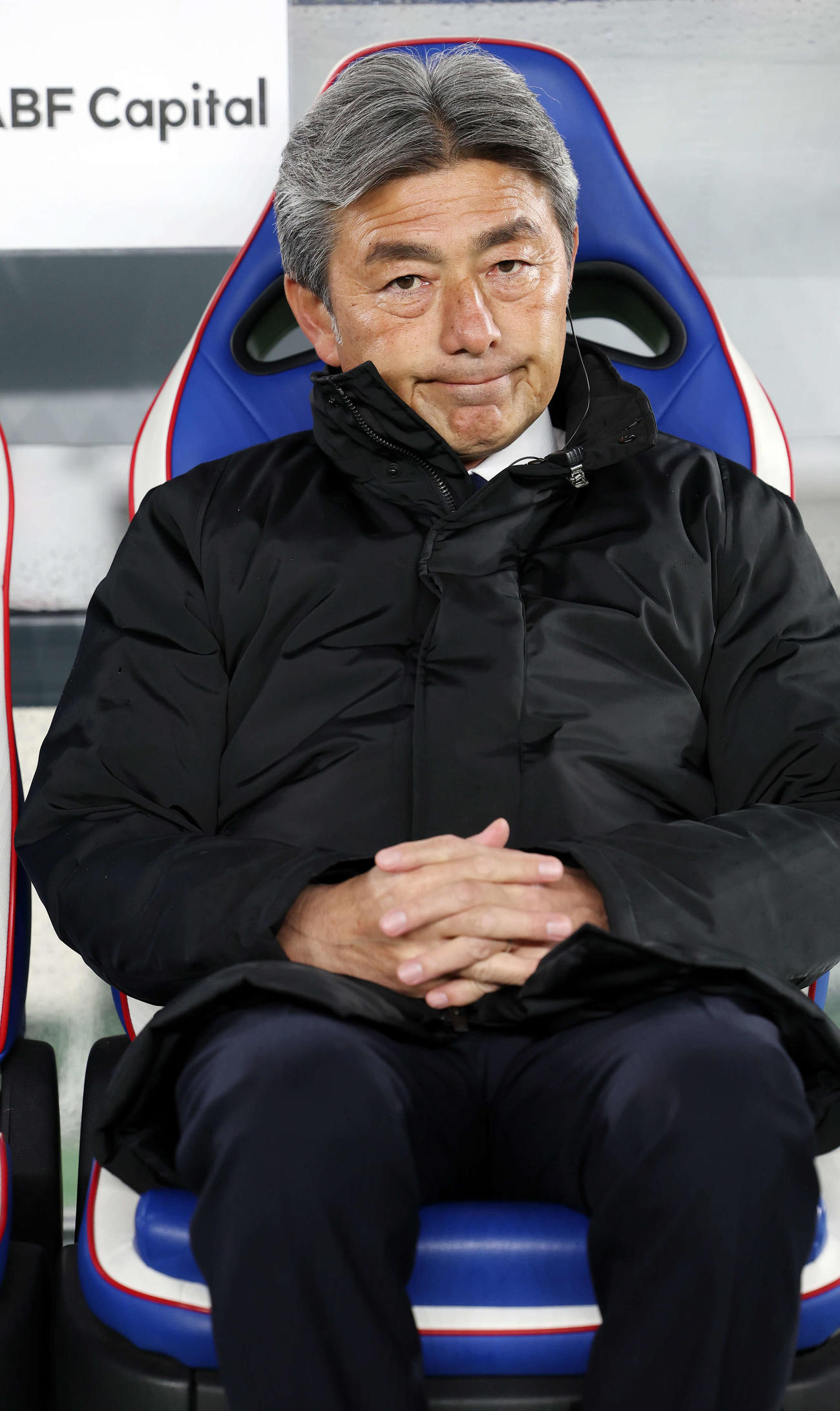 横浜対福岡　横浜戦に臨む福岡長谷部監督（撮影・宮地輝）