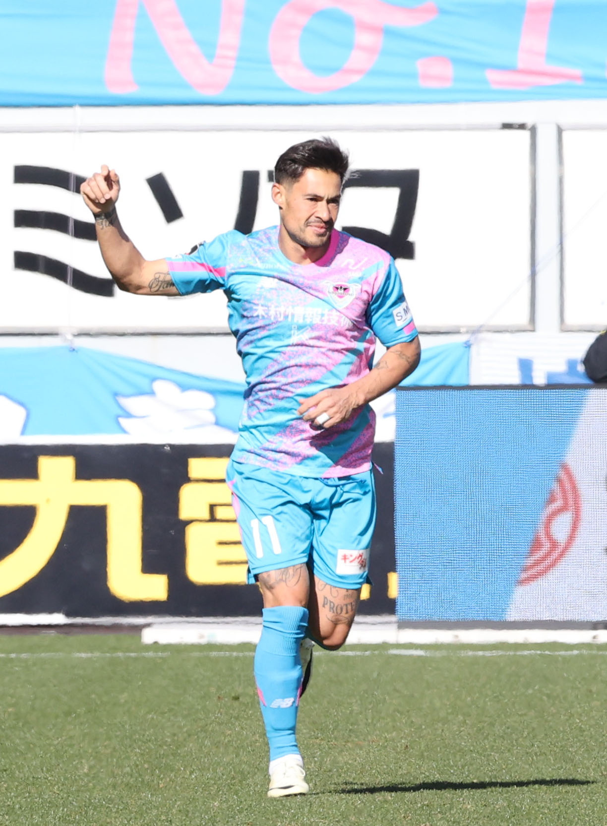 鳥栖対札幌　後半、ゴールを決めた鳥栖ヴィニシウスアラウージョ（撮影・梅根麻紀）
