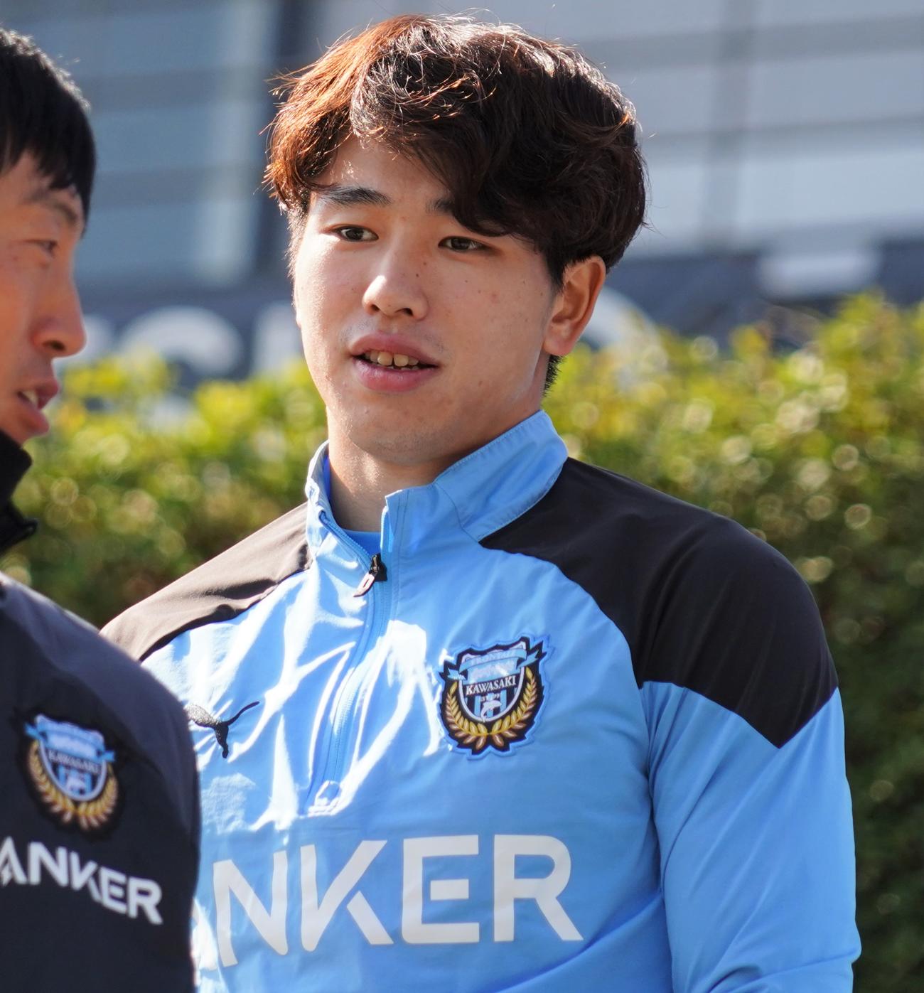練習に臨む川崎フロンターレFW山田新（撮影・佐藤成）