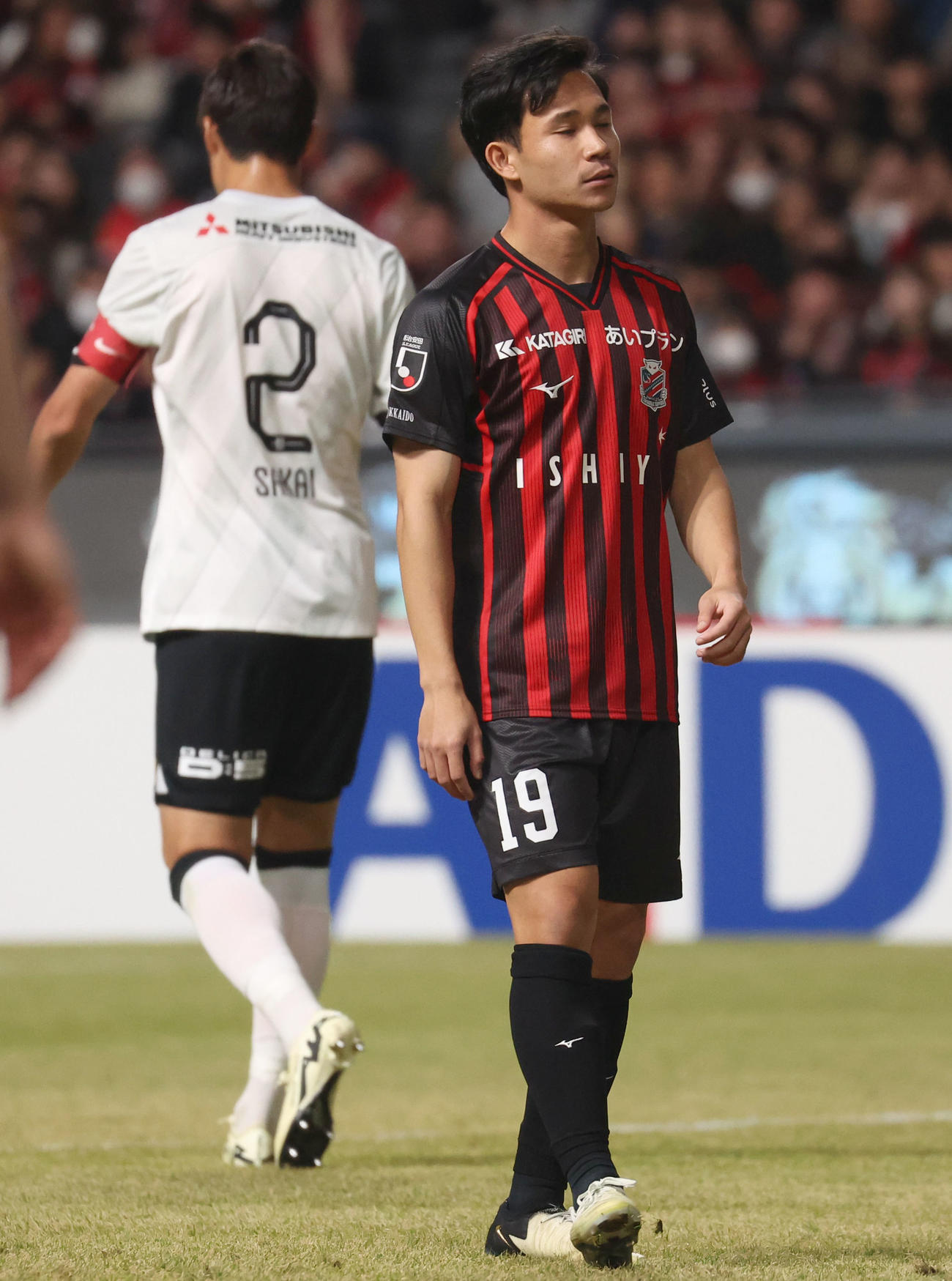 札幌対浦和　前半、シュートを外し肩を落とす札幌スパチョーク（撮影・佐藤翔太）