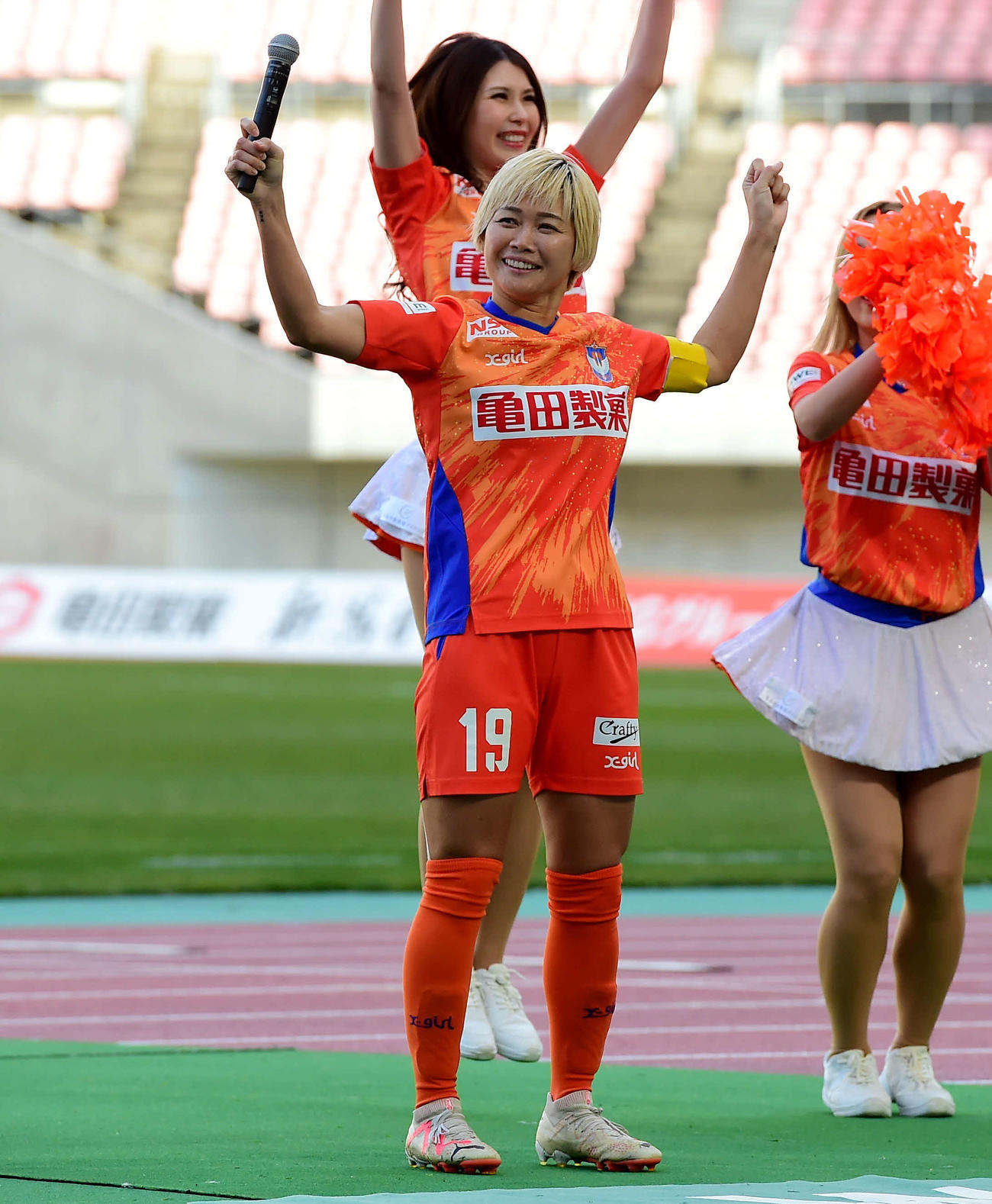 新潟L対日テレ東京V　試合後のヒロインインタビューで笑顔を見せる新潟レディース川澄