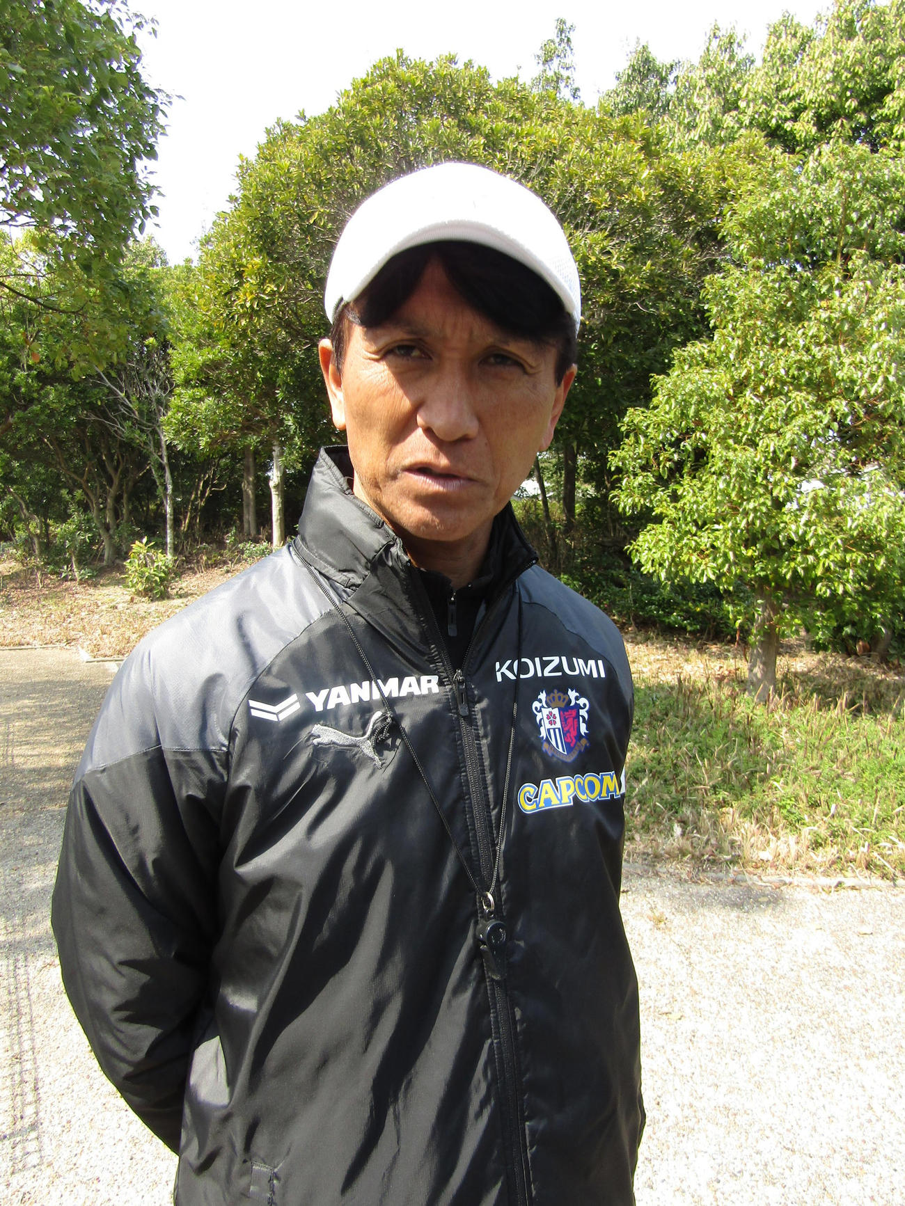 取材に応じるC大阪小菊監督