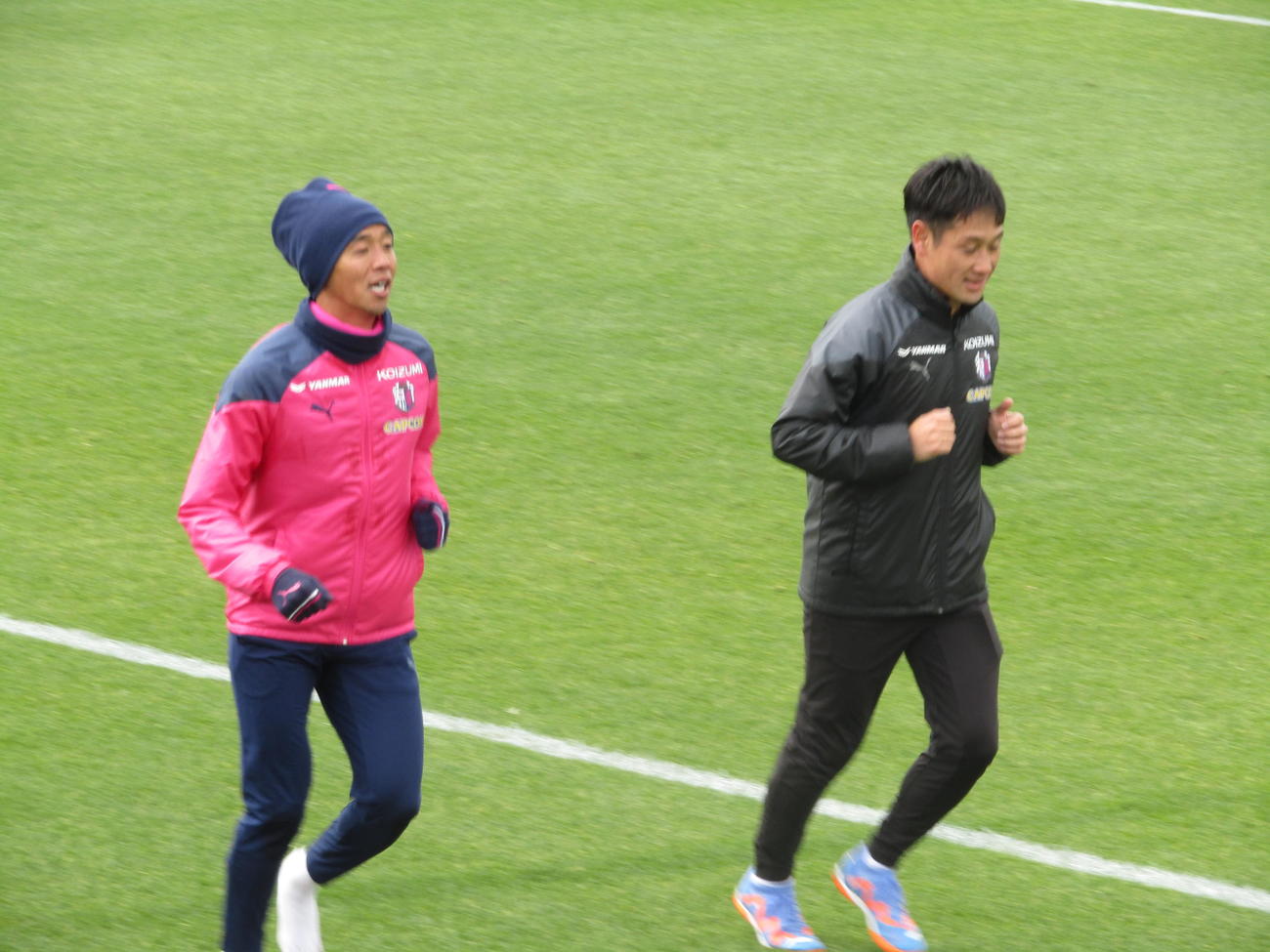 ランニングを開始したC大阪清武（左）