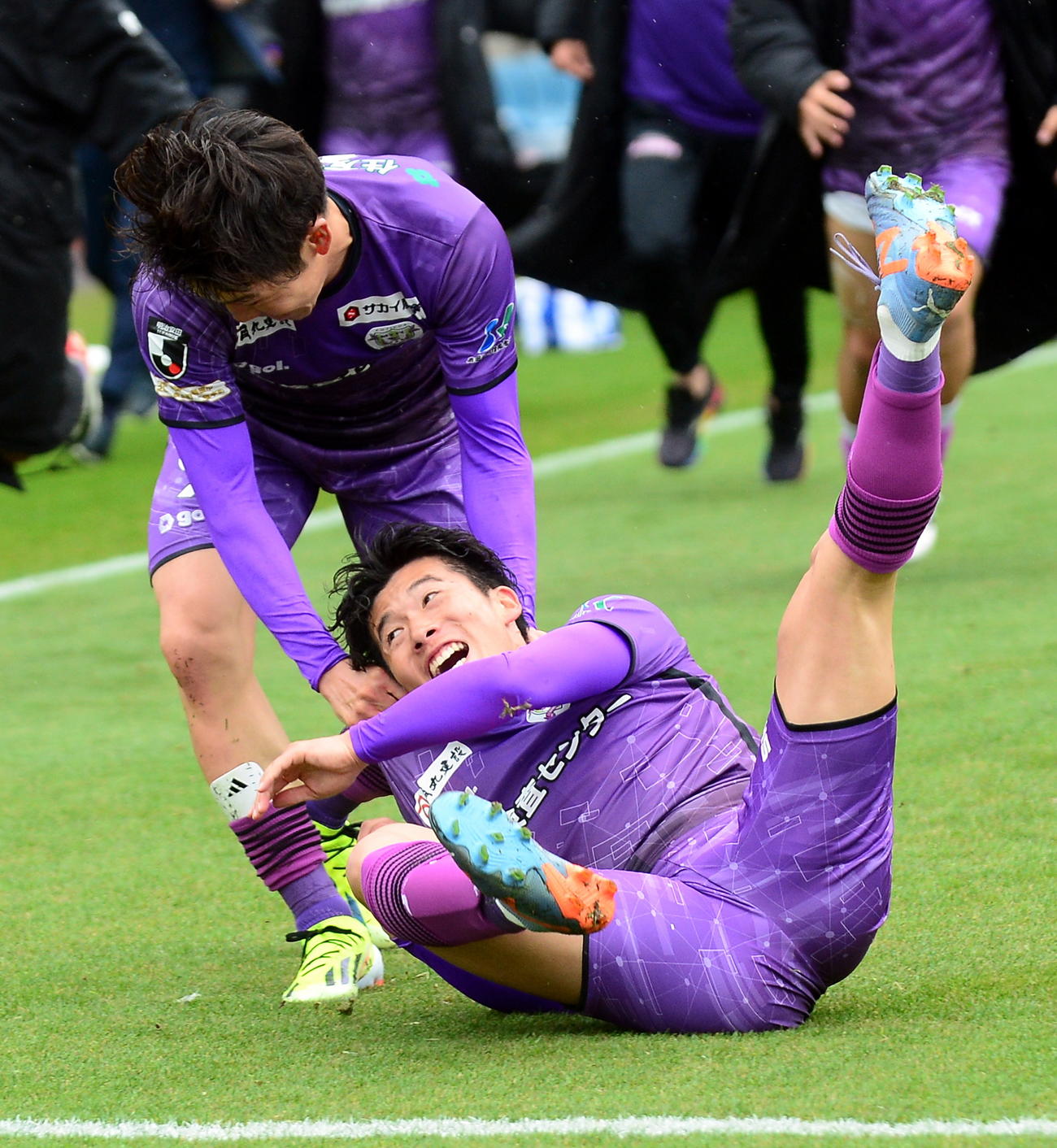 決勝点を決め、手洗い祝福を受ける藤枝大曽根