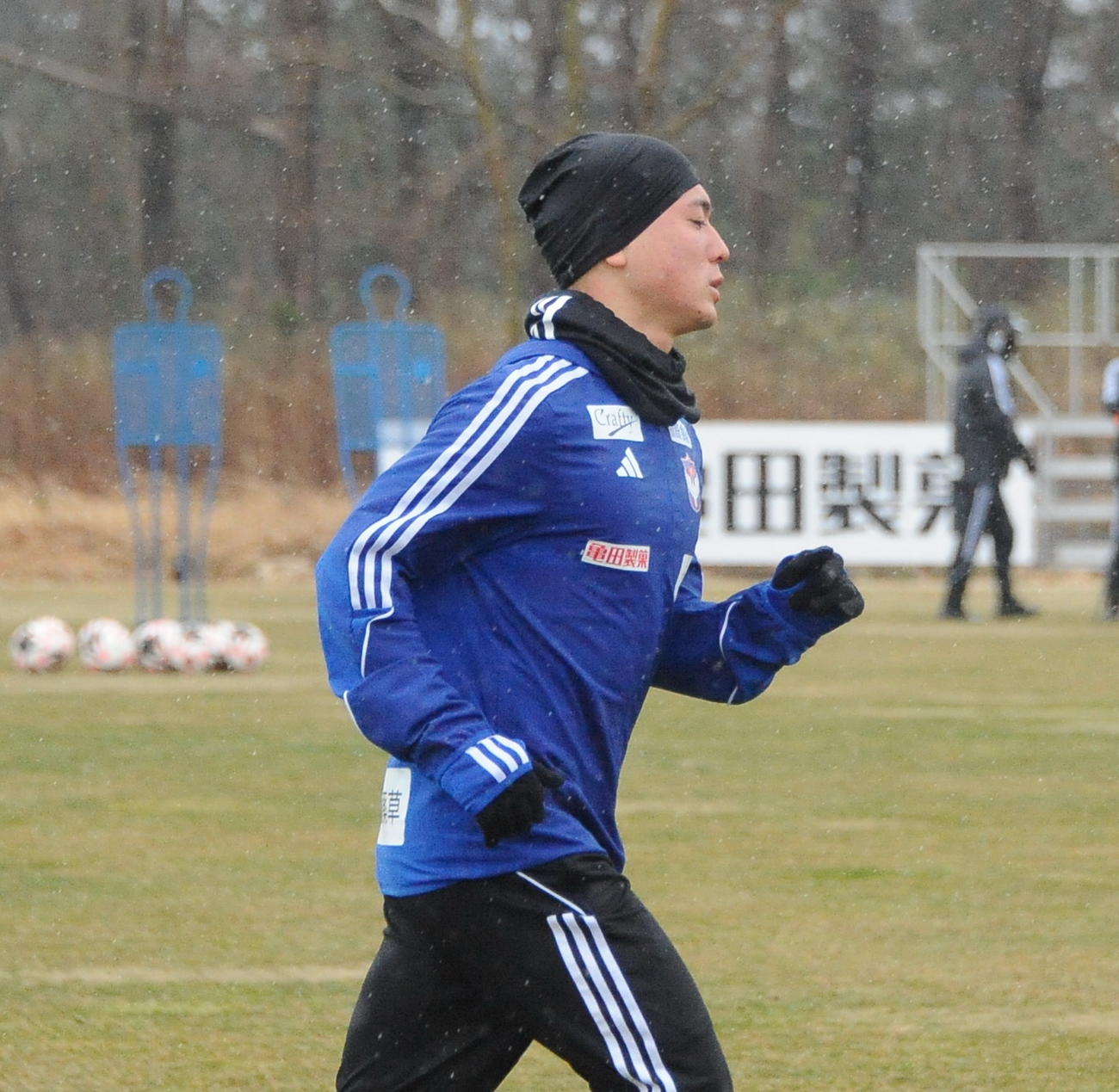 ランニングする小見（26日撮影）