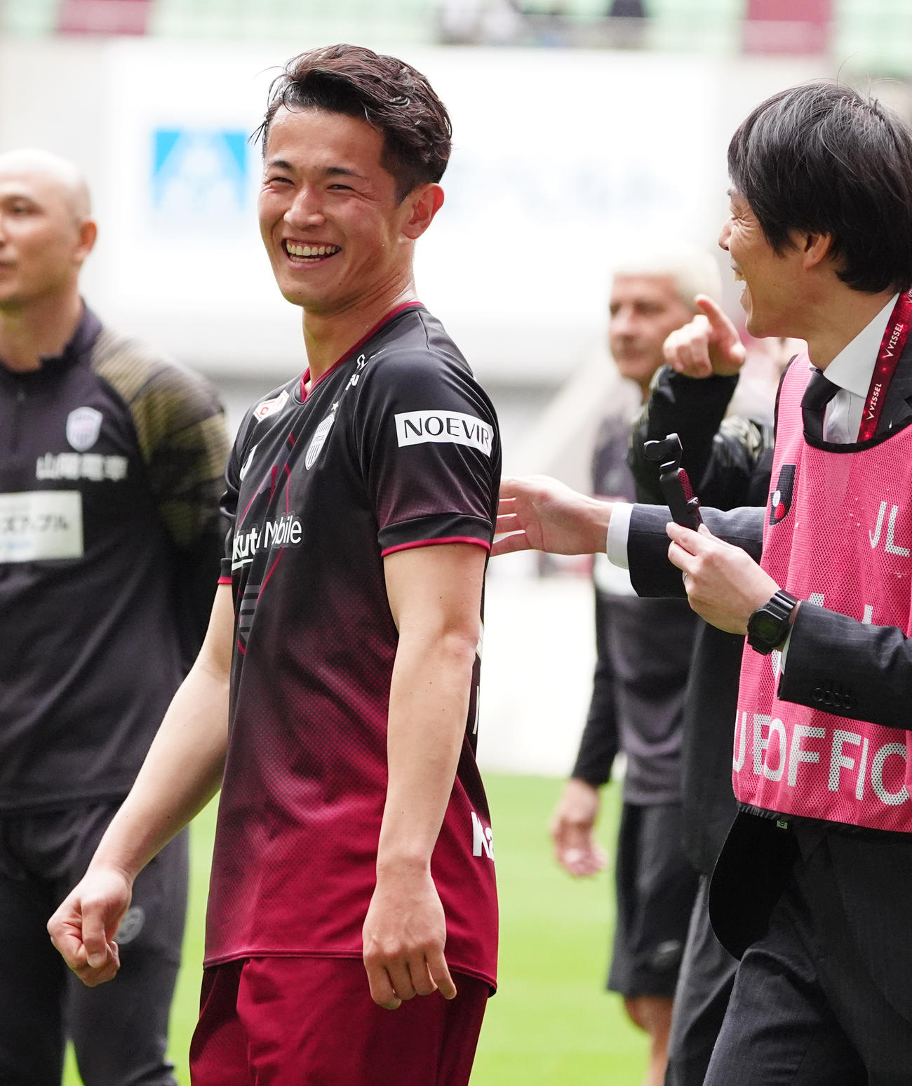 神戸対札幌　試合を終え笑顔をみせる神戸山内（撮影・清水貴仁）