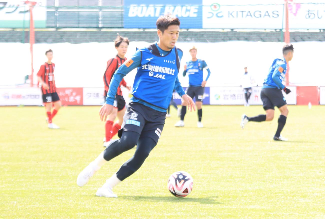 札幌U－18との練習試合でプレーする札幌宮沢（撮影・保坂果那）