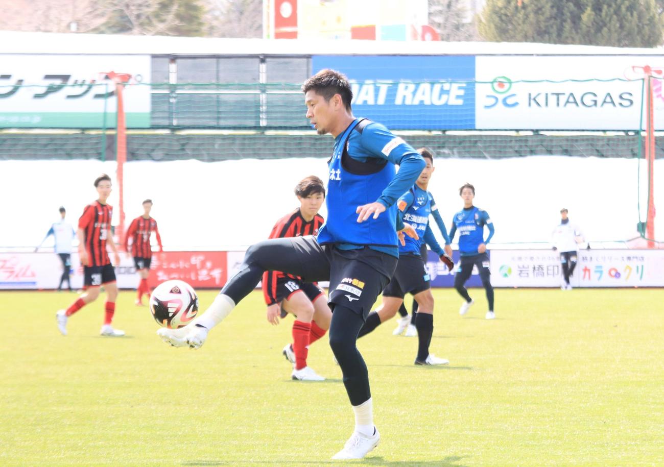 札幌U－18との練習試合でプレーする札幌宮沢（撮影・保坂果那）