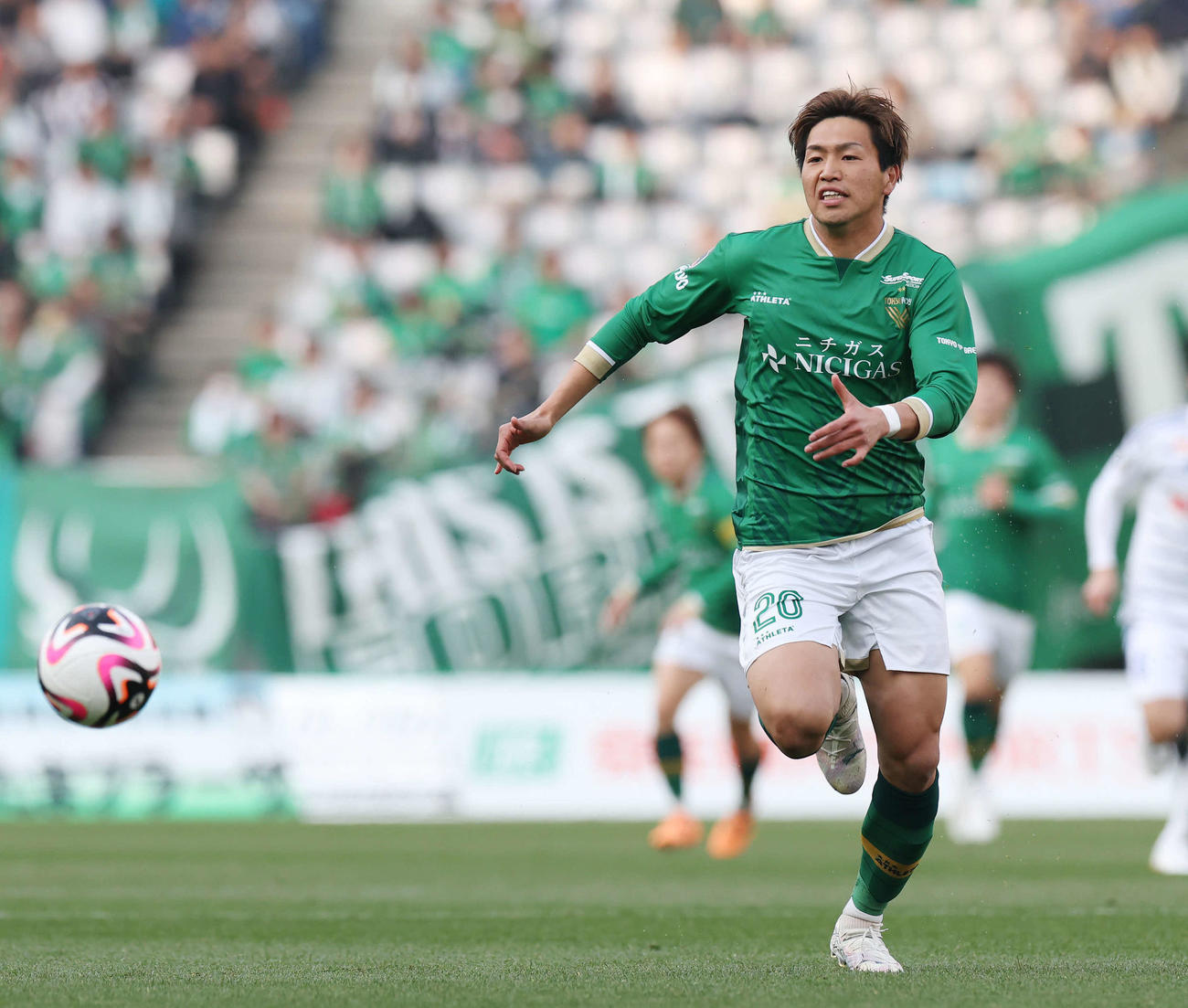 ボールを追う東京V木村勇大（3月16日撮影）