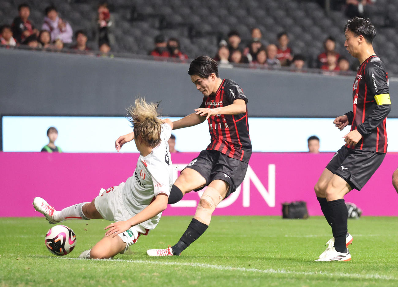 札幌対名古屋　前半、ゴールを決める札幌馬場（撮影・佐藤翔太）
