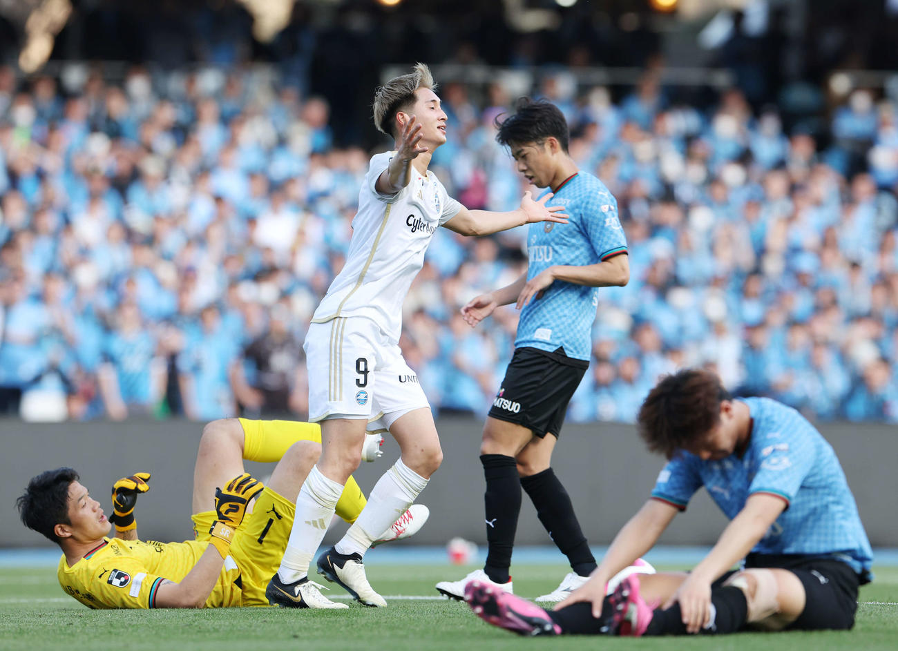 川崎F対町田　前半、ゴールを決めた町田藤尾（撮影・宮地輝）