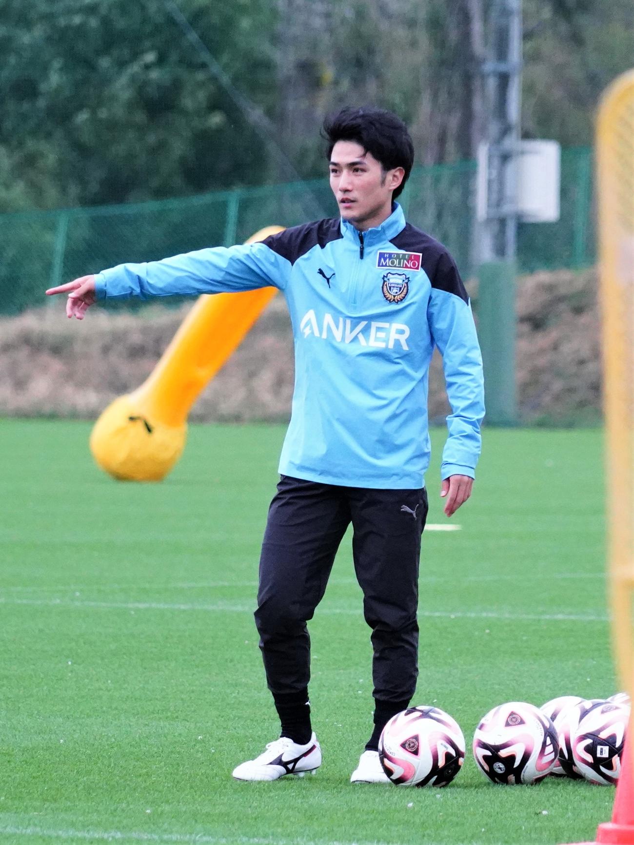 約9カ月ぶりに全体練習に完全合流を果たした川崎フロンターレMF大島僚太（撮影・佐藤成）