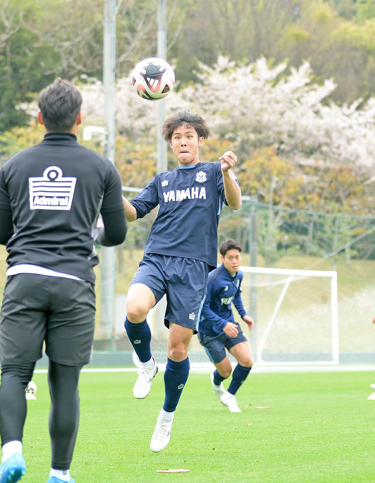 名古屋との次戦に向けて調整に励む磐田森岡
