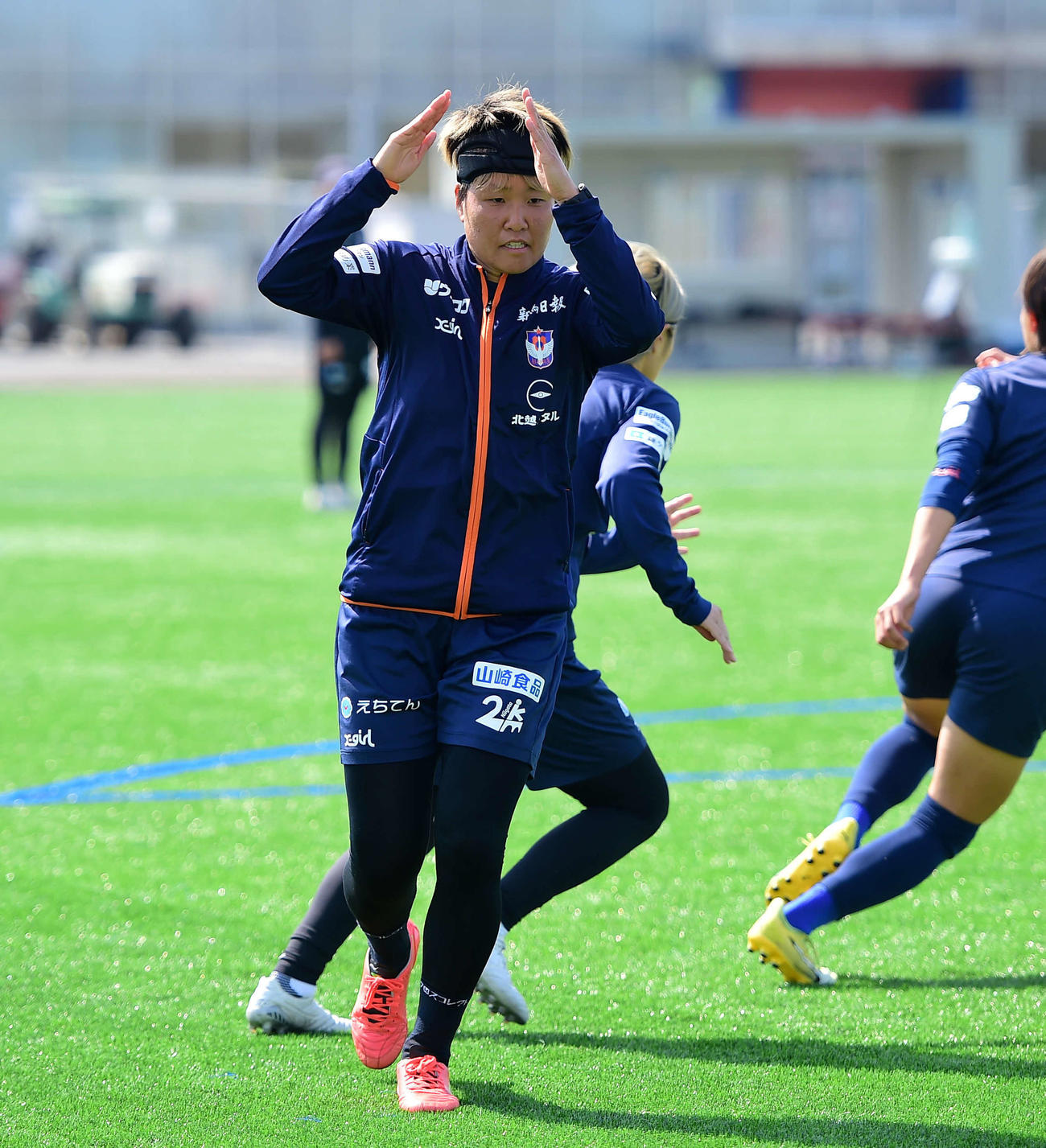 練習に参加する新潟レディース道上