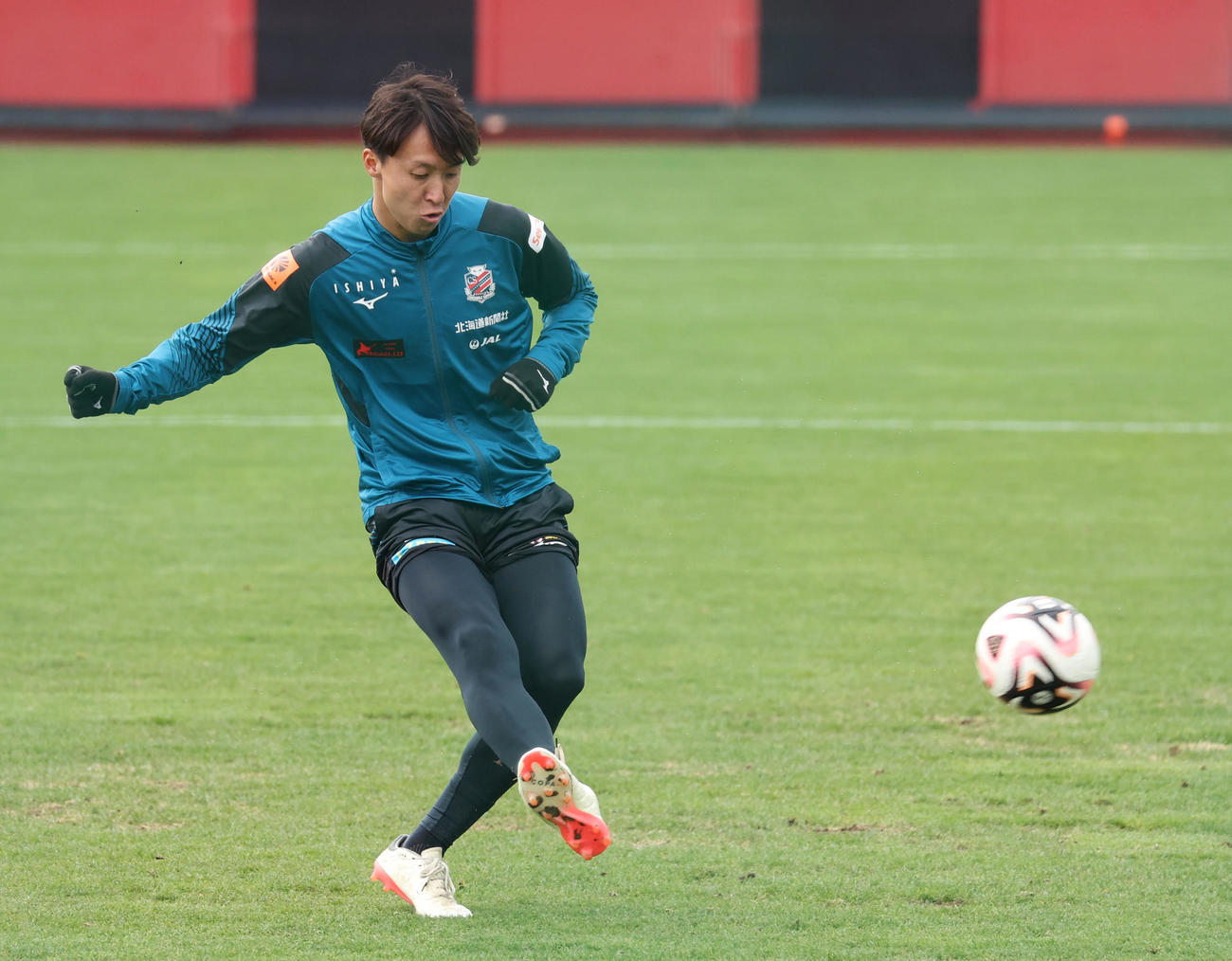 シュート練習をする札幌荒野（撮影・佐藤翔太）