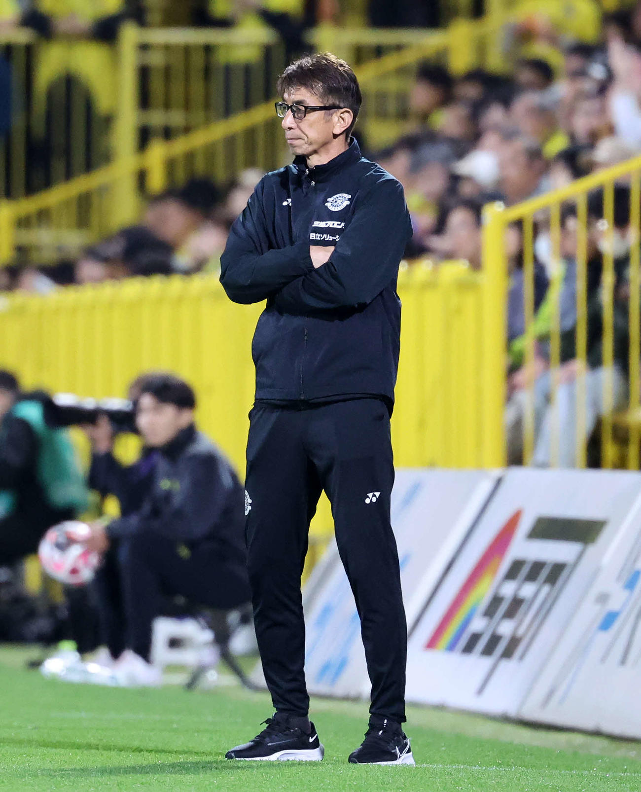 柏対浦和　後半、戦況を見つめる柏井原監督（撮影・鈴木正人）