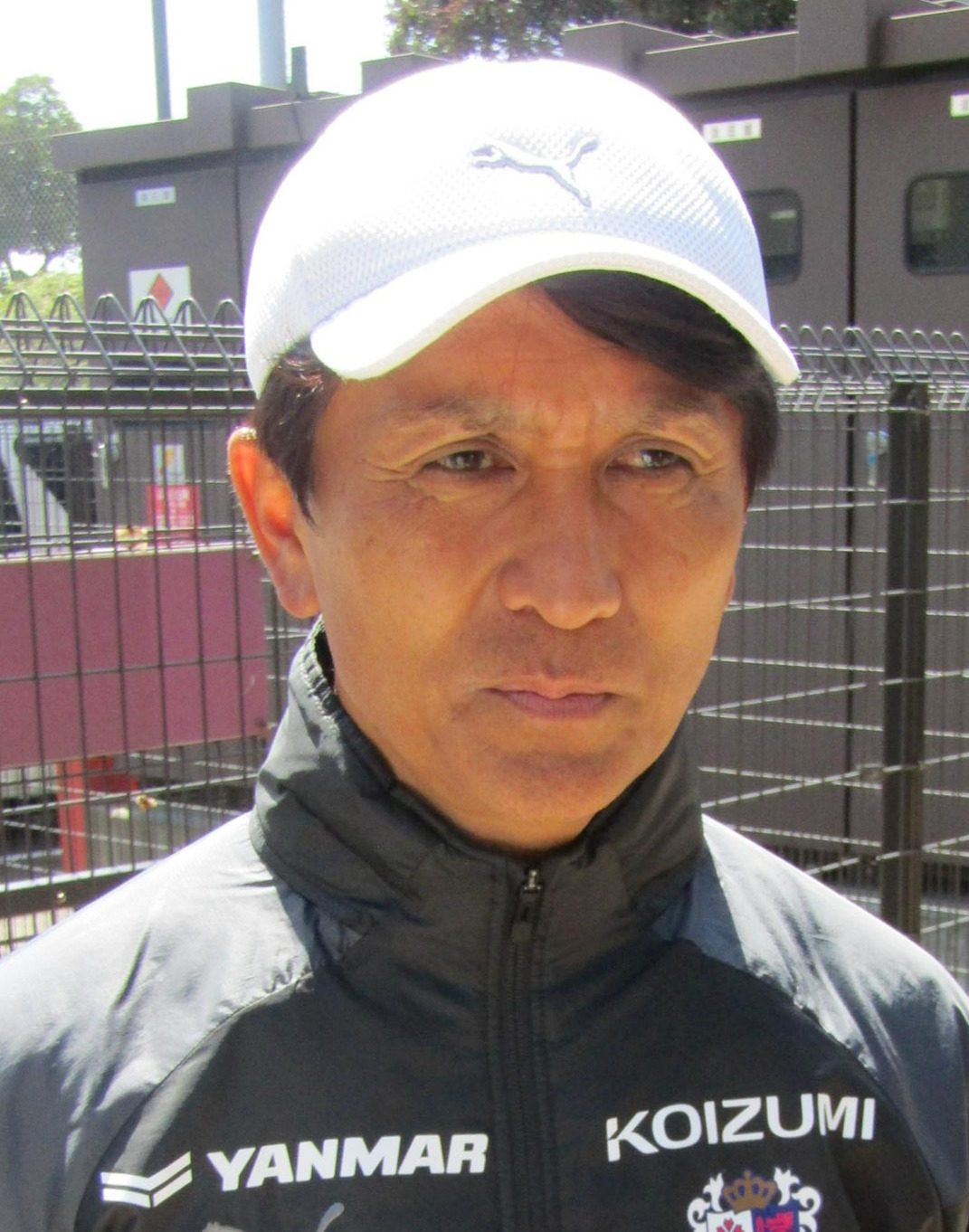 10日、取材に応じるC大阪小菊監督