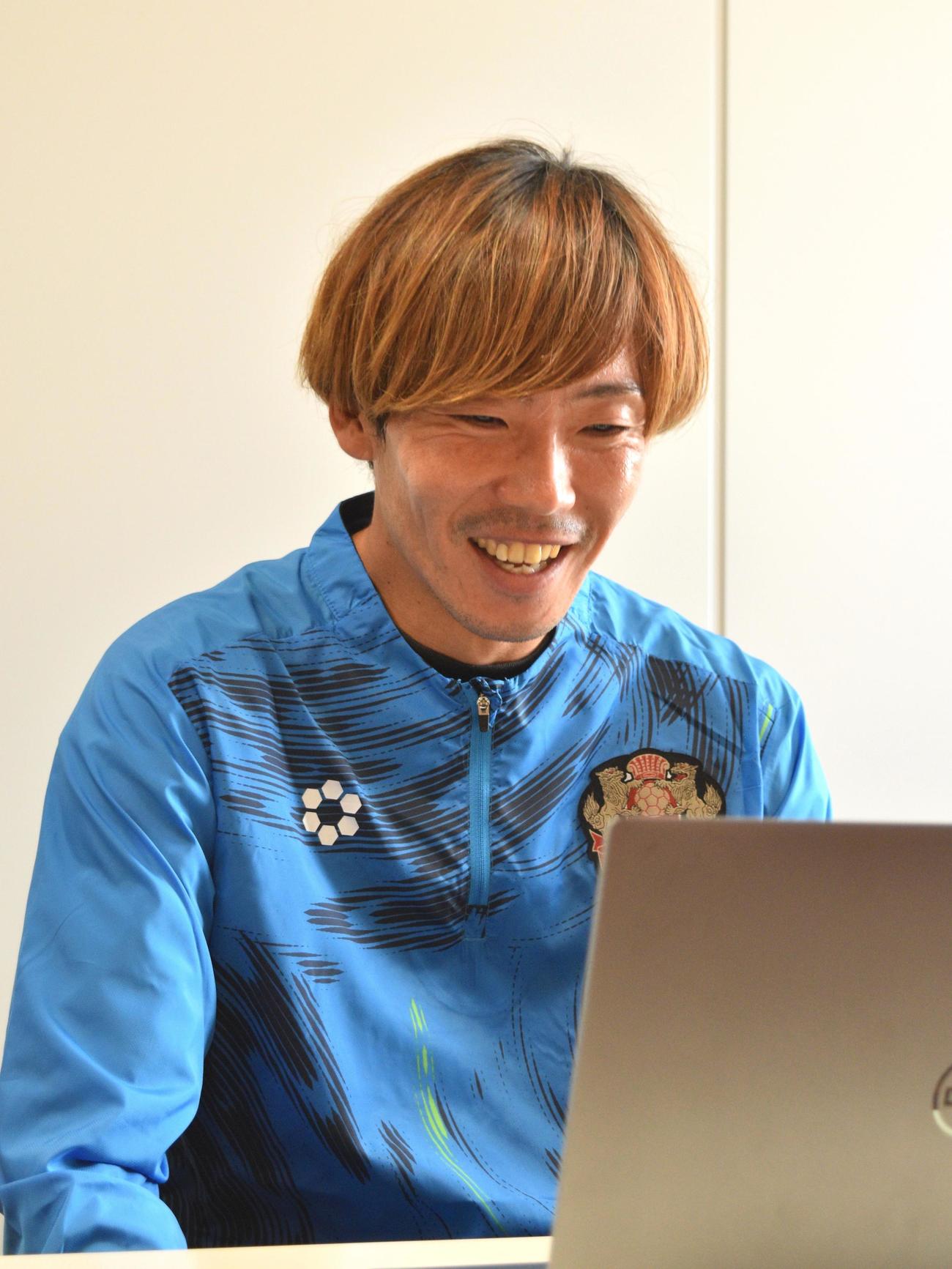オンライン取材に対応する琉球DF藤春広輝（C）FC RYUKYU
