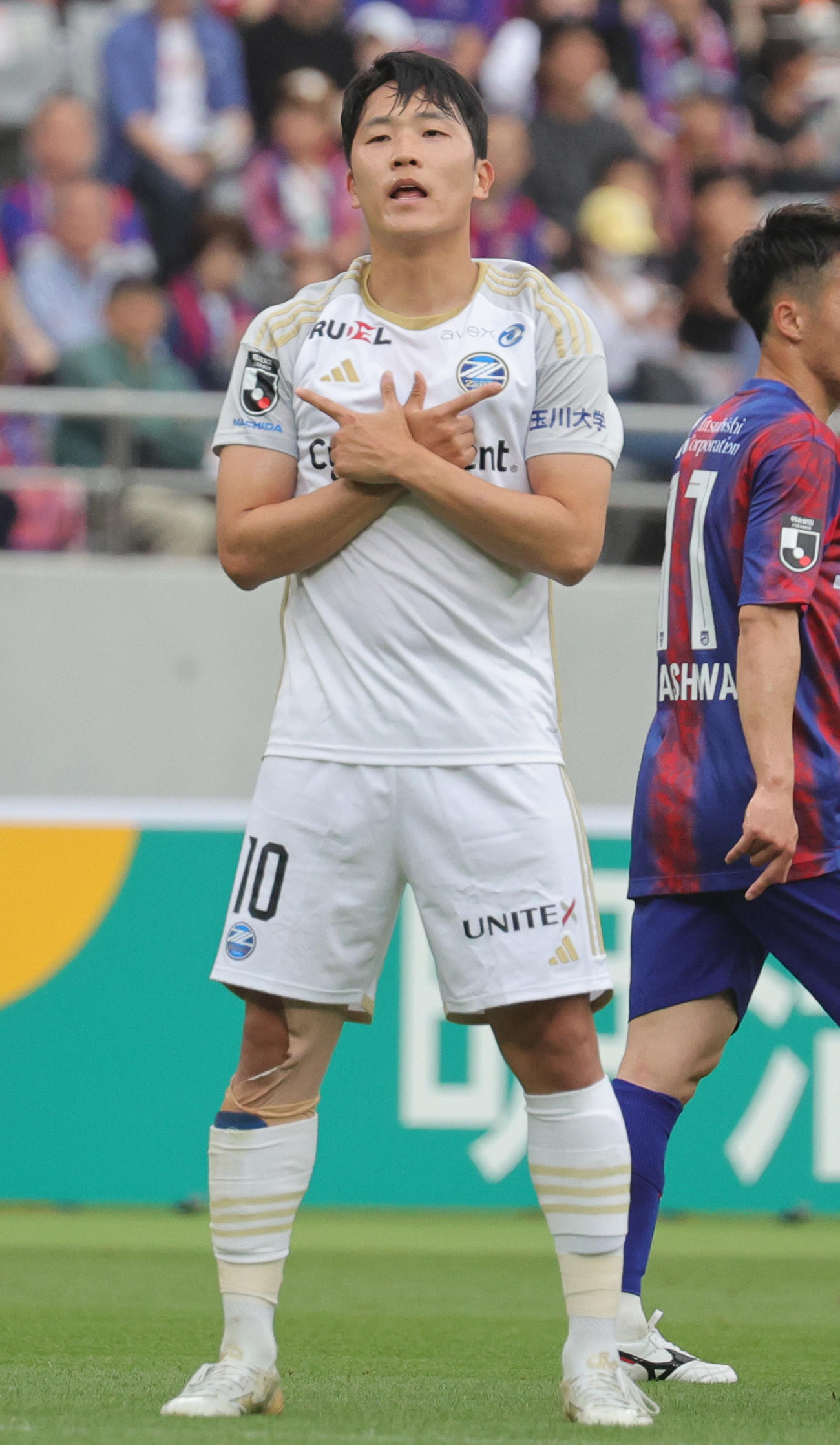 東京対町田　前半、先制ゴールを決め喜ぶ町田ナ・サンホ（撮影・野上伸悟）