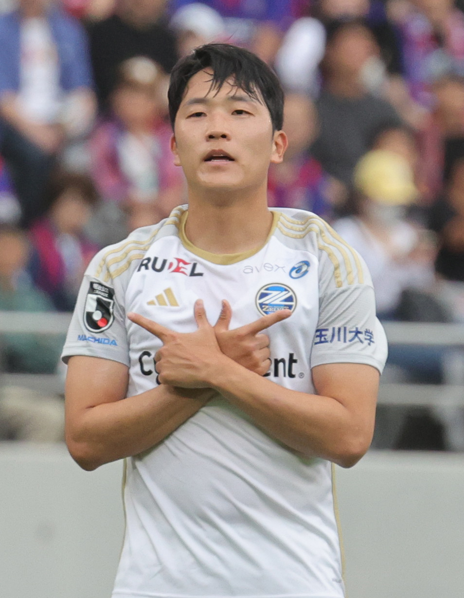 東京対町田　前半、先制ゴールを決め喜ぶ町田ナ・サンホ（撮影・野上伸悟）