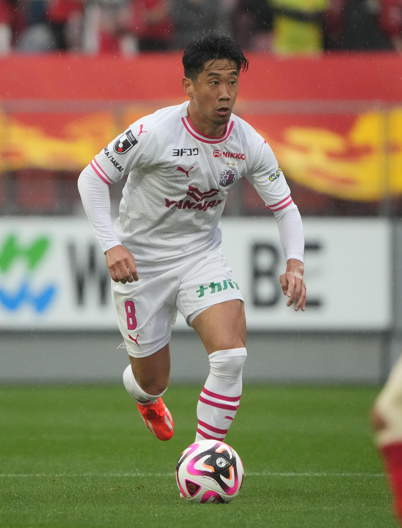 名古屋対C大阪　後半、攻め込むC大阪香川（撮影・森本幸一）