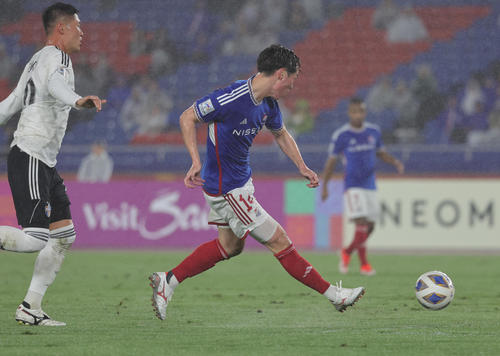 横浜対蔚山　前半、右足で先制ゴールを決める横浜植中（撮影・野上伸悟）