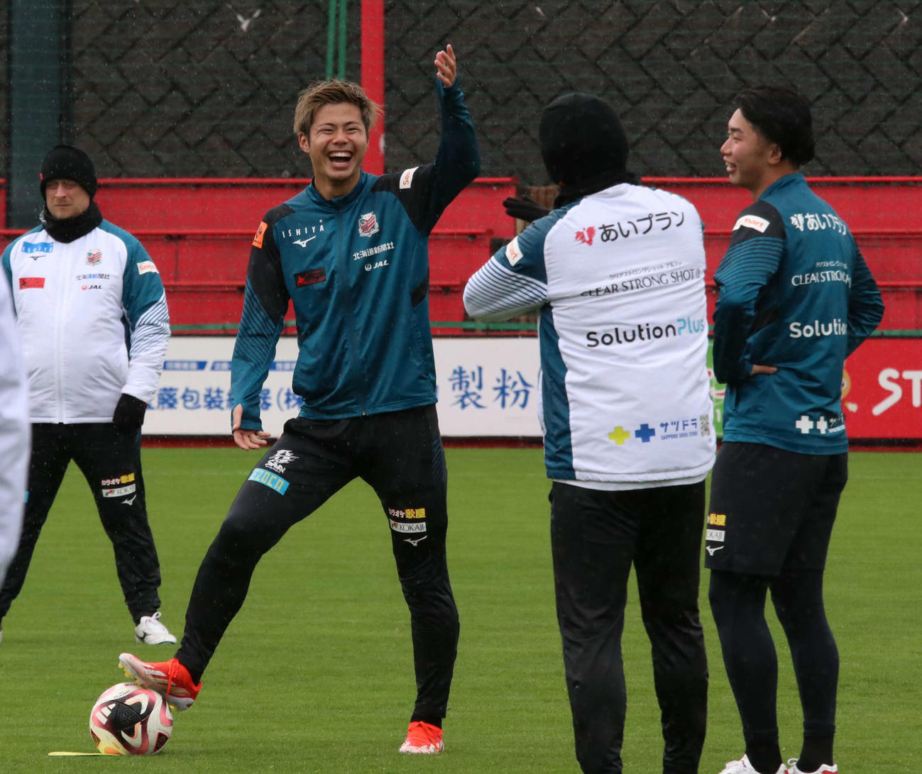 練習に参加する札幌大森（左から2人目）（撮影・保坂果那）